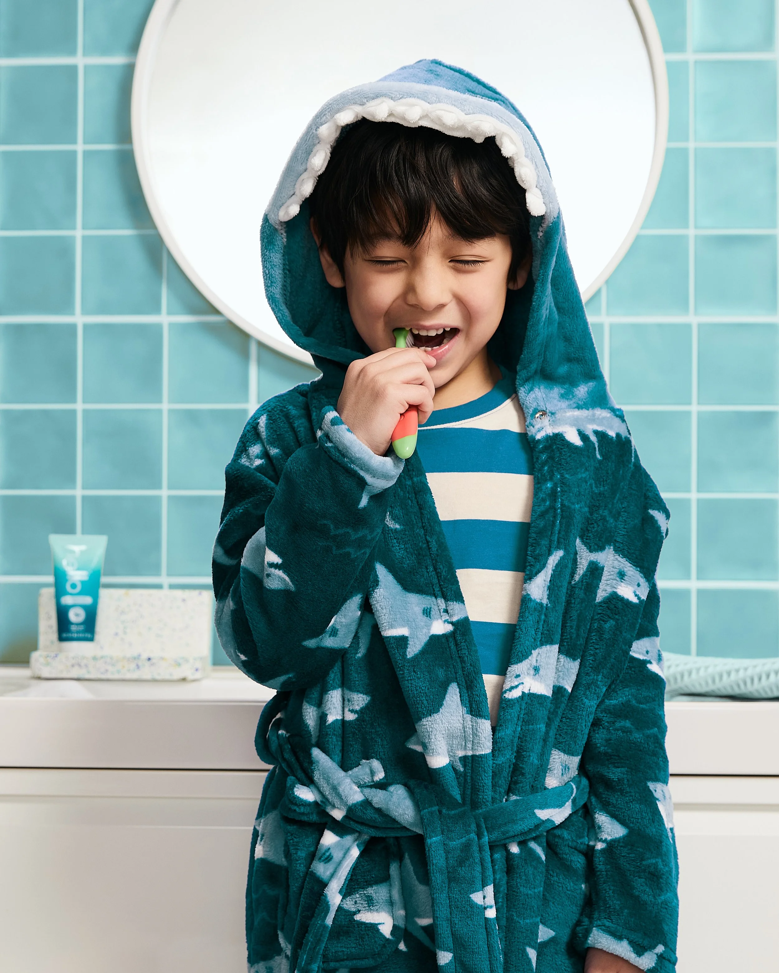 Jurada x Hello_Shot_06_BathroomSet_Shark_Model_0463.jpg