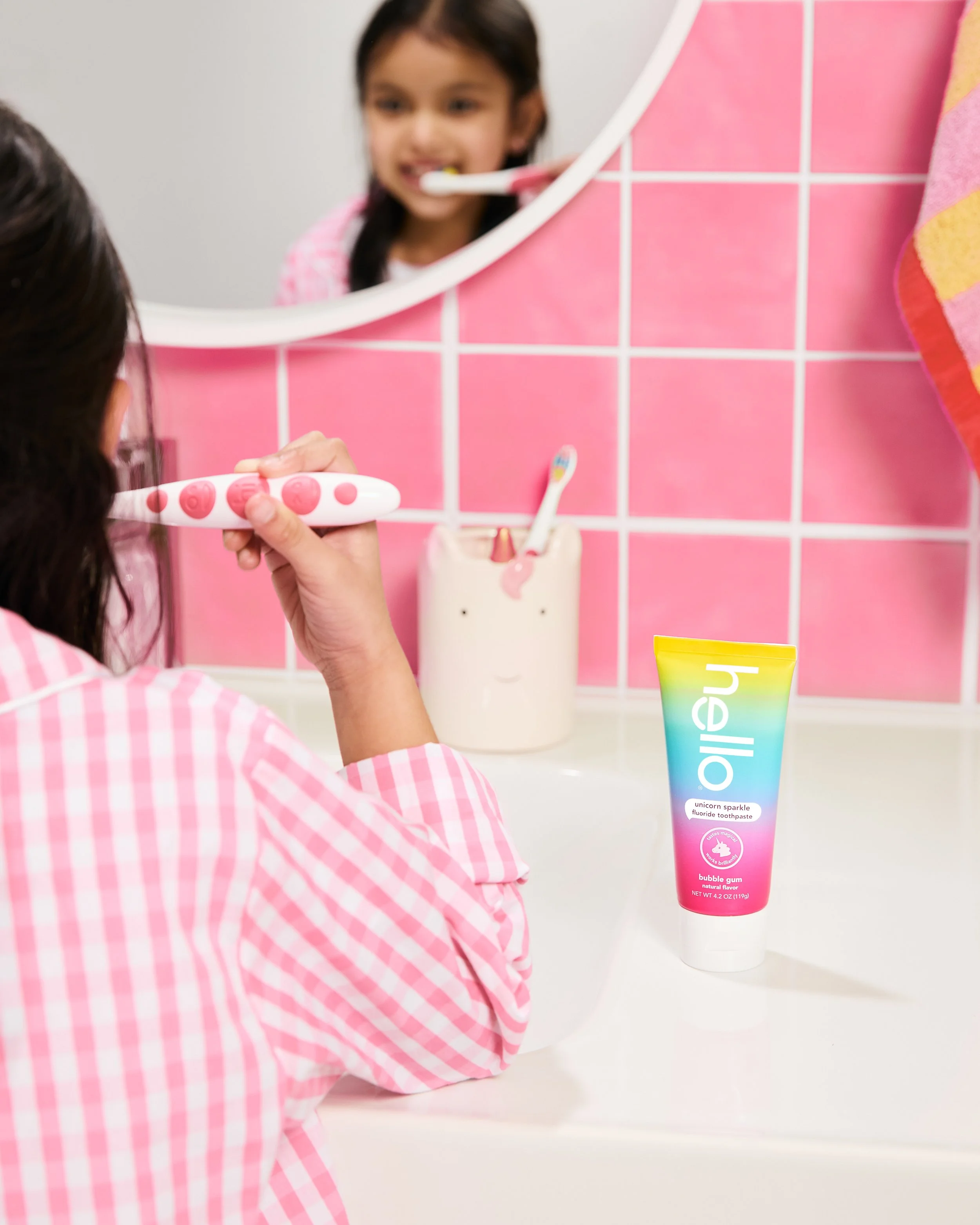 Jurada x Hello_Shot_04_BathroomSet_Unicorn_Model_0734.jpg