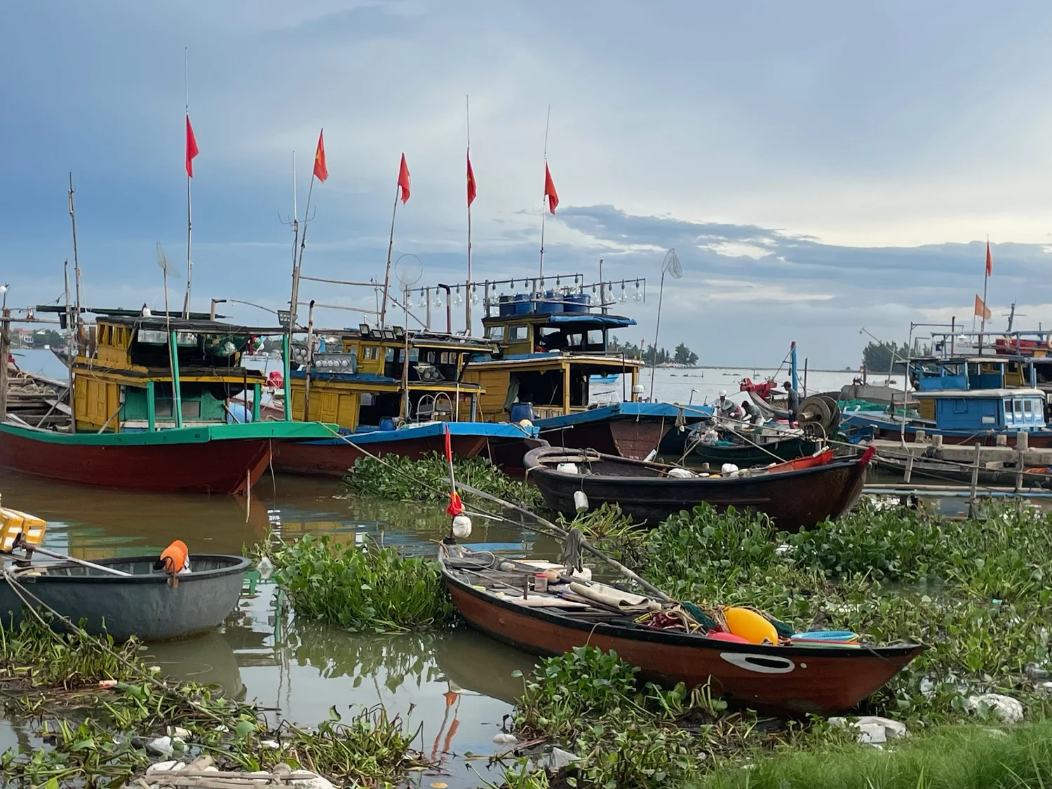 Contact — Visual Patterns