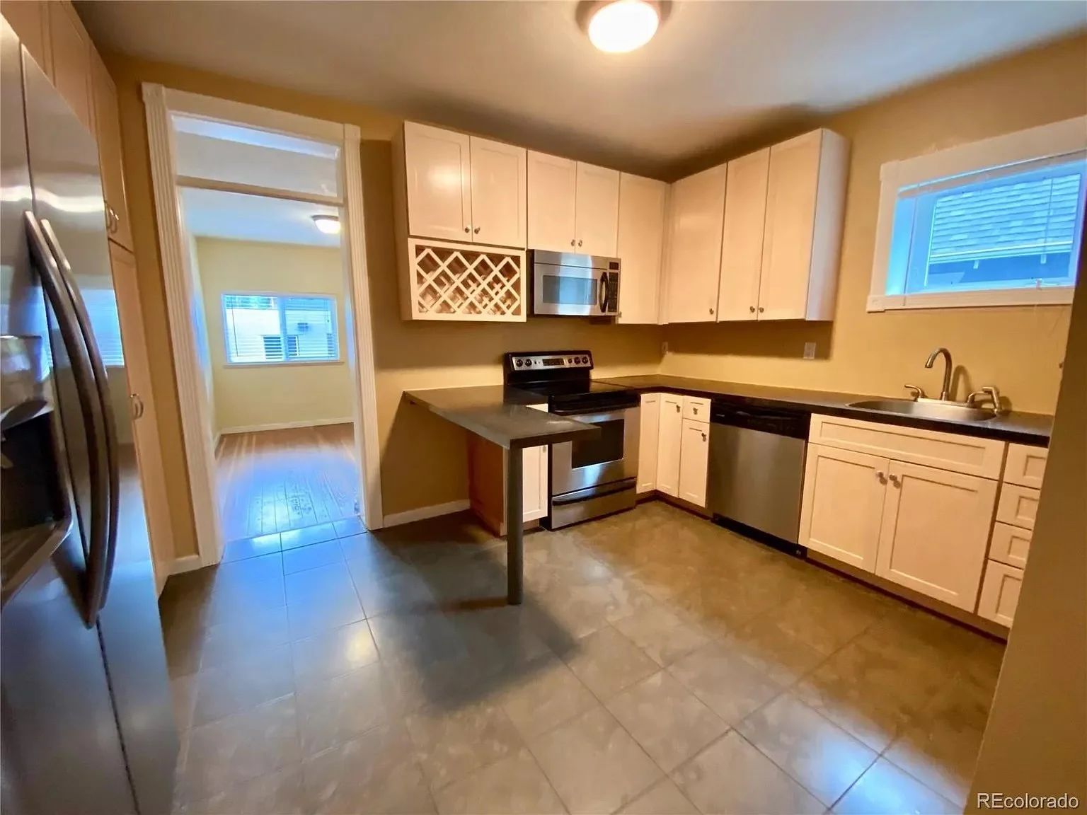 51c0486316f19618d00d5f13e9993bb6-uncropped_scaled_within_1536_1152 copy.jpg