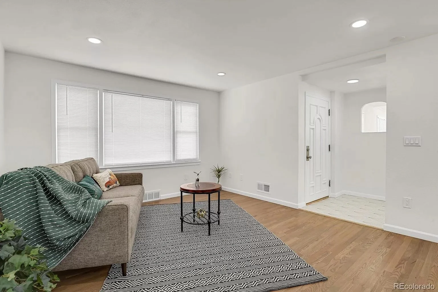 2b13b54ef0d2625fd4c78223a2e907ac-uncropped_scaled_within_1536_1152 copy.jpg