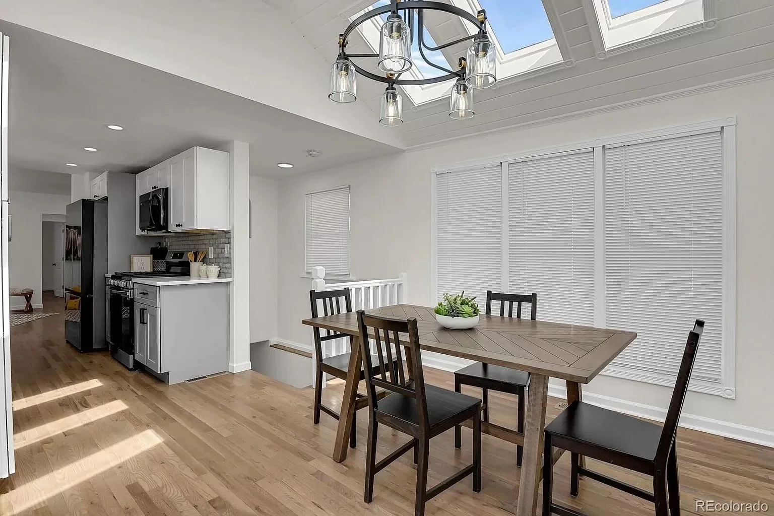 cee7859b9b5e564ddc8f64636141e258-uncropped_scaled_within_1536_1152 copy.jpg