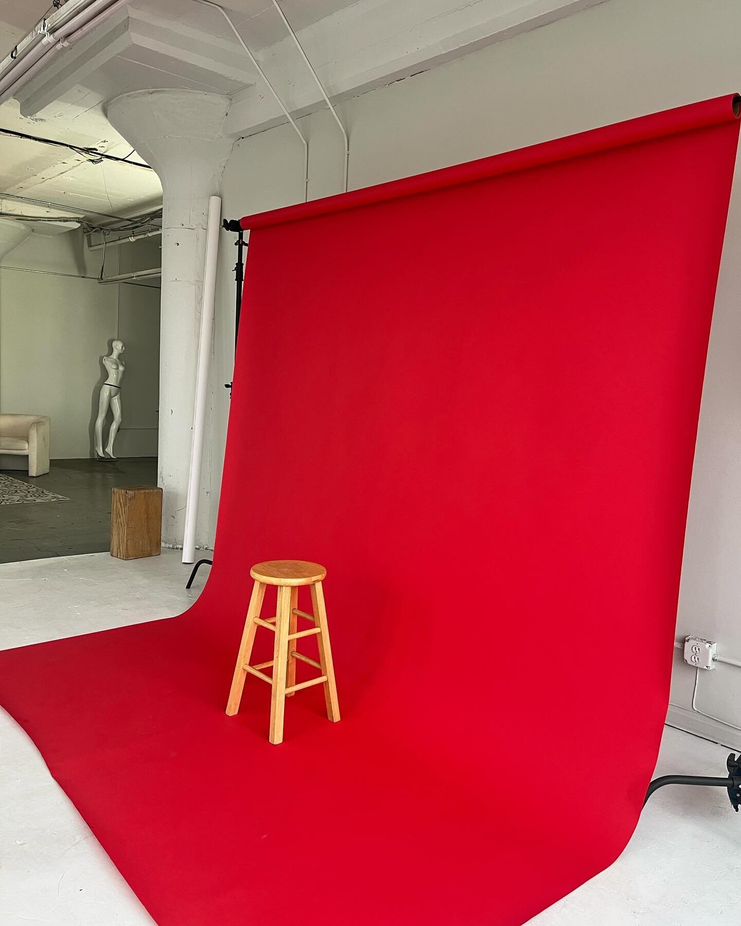 It&rsquo;s officially love month. 💌 Primary Red Backdrop 107&rdquo; is now available as an add-on when you book the studio for your Valentines Day shoots. 🌹