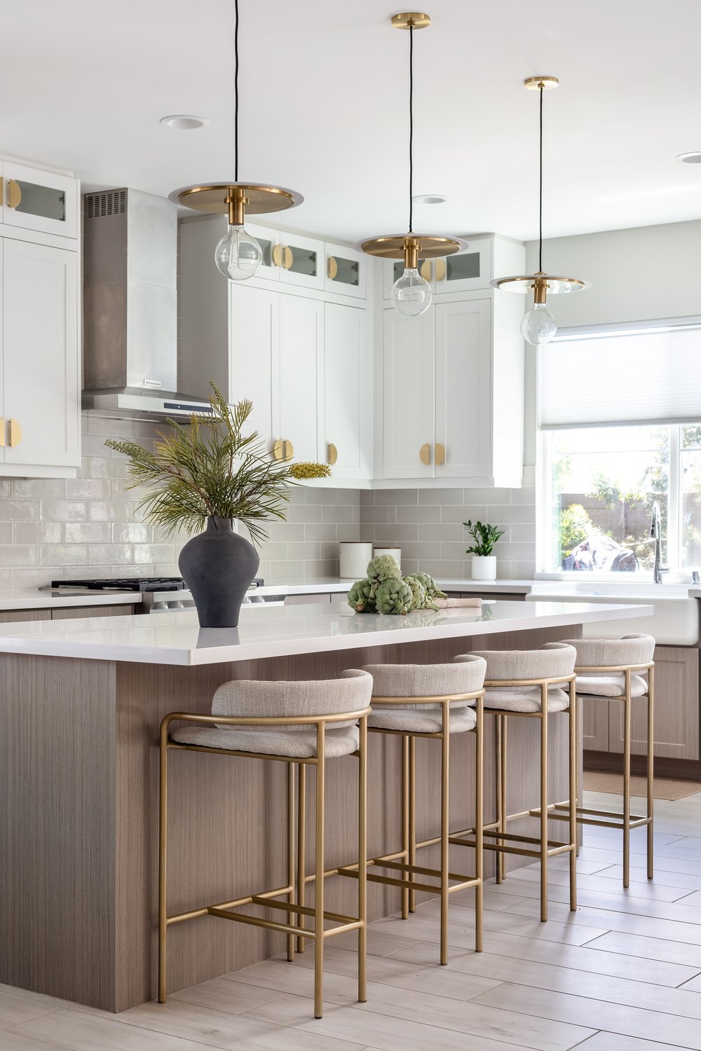 modern-neutral-white-shaker-kitchen-gold-hardware.jpg