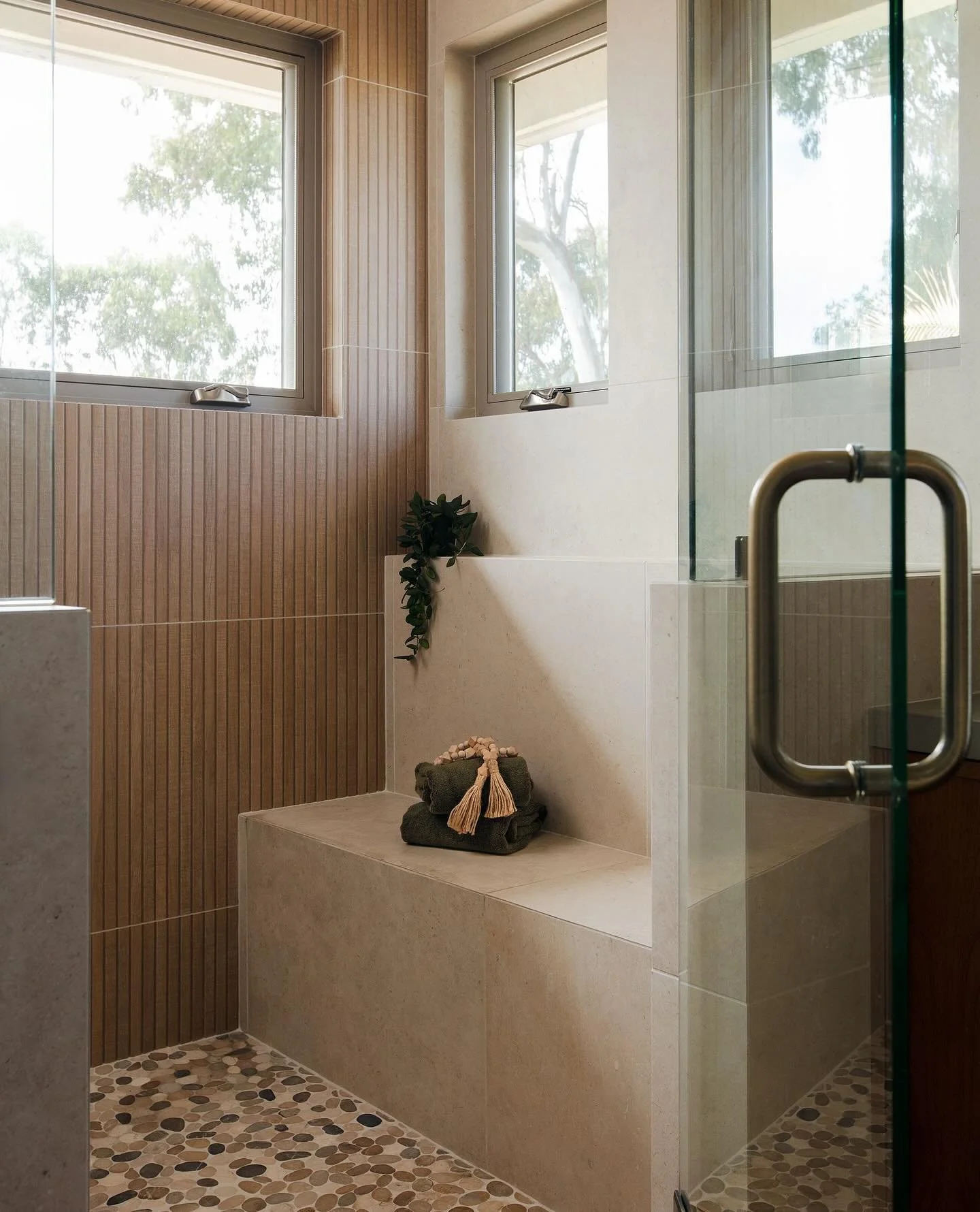 From dated to day spa 🌿✨ Swipe to see the transformation!

📸 @nataliarobertphoto #bathroom #remodel #sandiegointeriordesigner #spabathroom #luxurybathrooms #sandiegohomes #encinitaslife