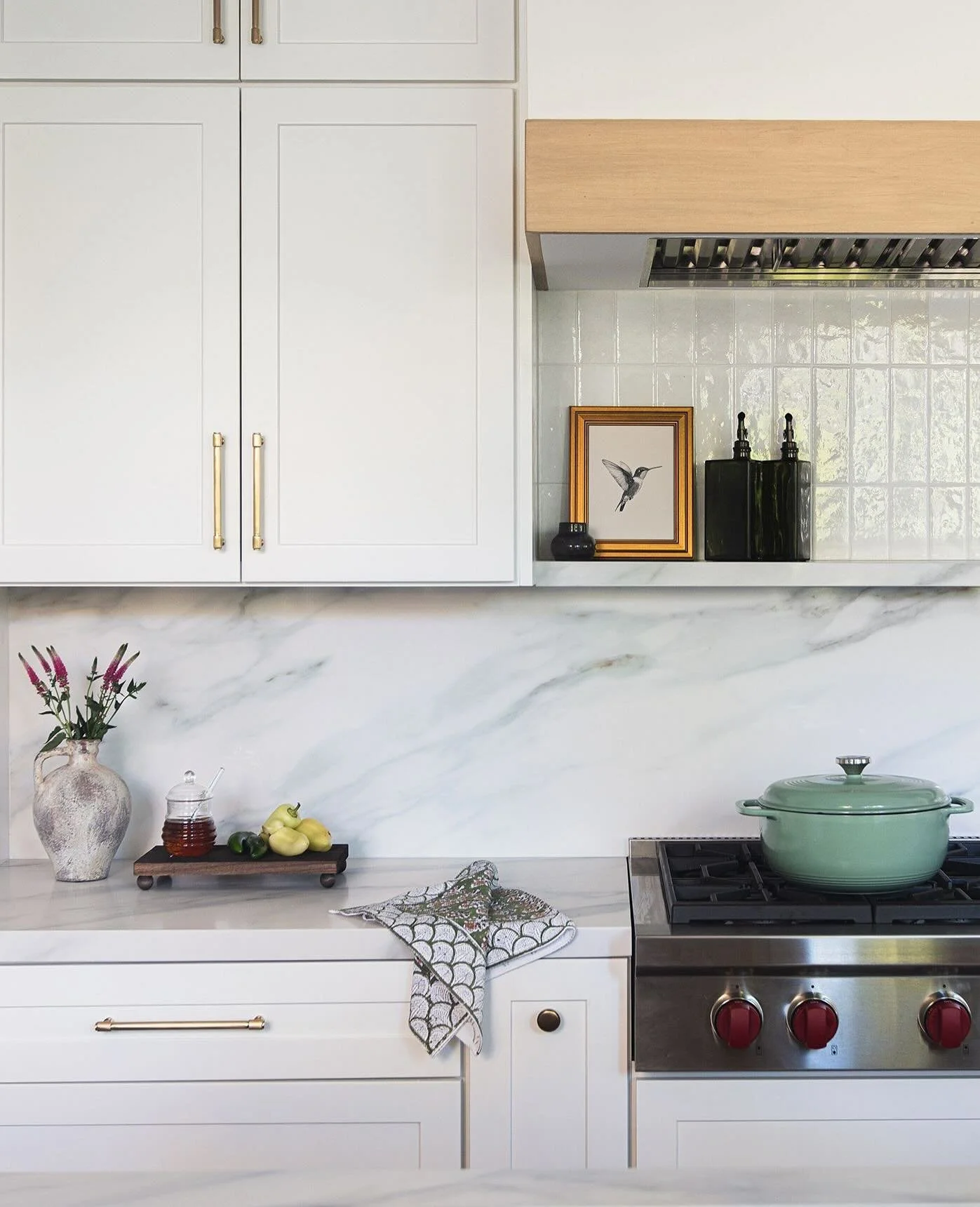 You know that little ✨rush of joy✨ you get from something as small as swapping in a new hand towel or rearranging a shelf? Now imagine that feeling multiplied by 1,00,000,000&hellip;THAT&rsquo;S the power of a thoughtful remodel and the quiet magic o