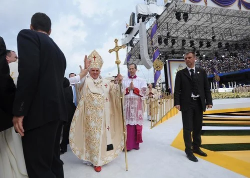 popeatstadium.jpg