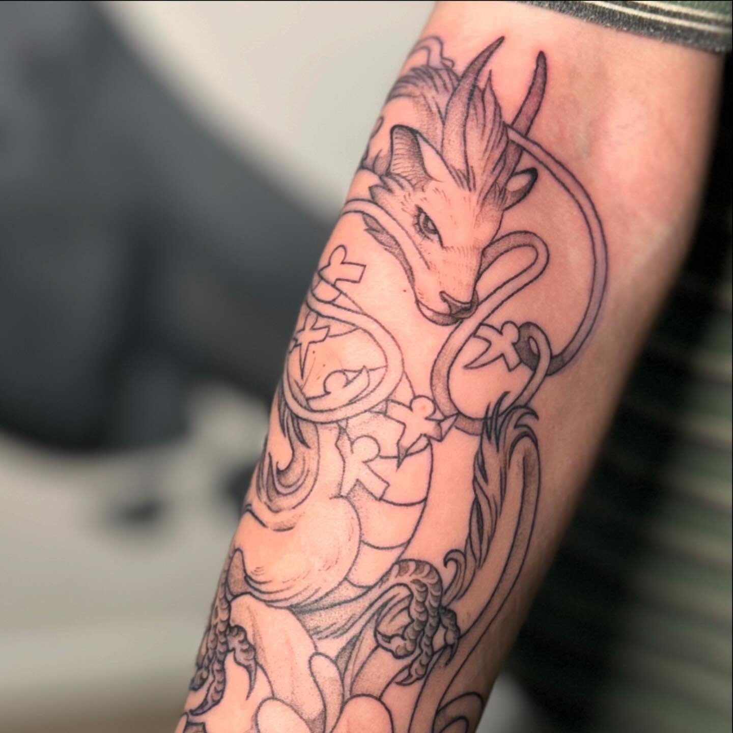 Haku forearm piece 🤍🤍🤍 thanks so much for the continued trust for this custom 🤩 

Spirited away themed projects are something I&rsquo;m always down for so hit me up at @stonegardentattoos 

#spiritedawaytattoo #animetattoo #hakutattoo #dragontatt