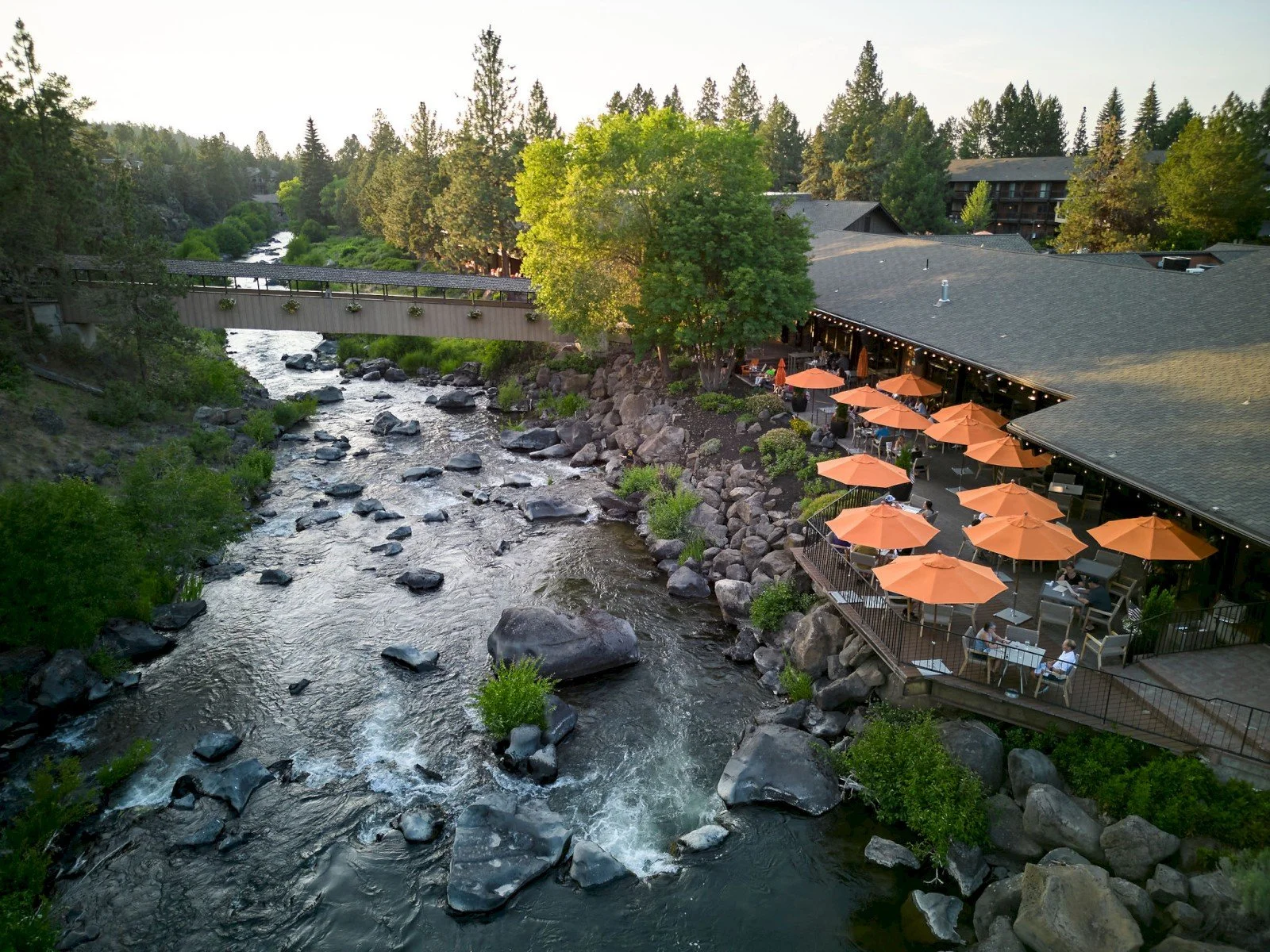 riverhouse_2394.1600x1200.jpg