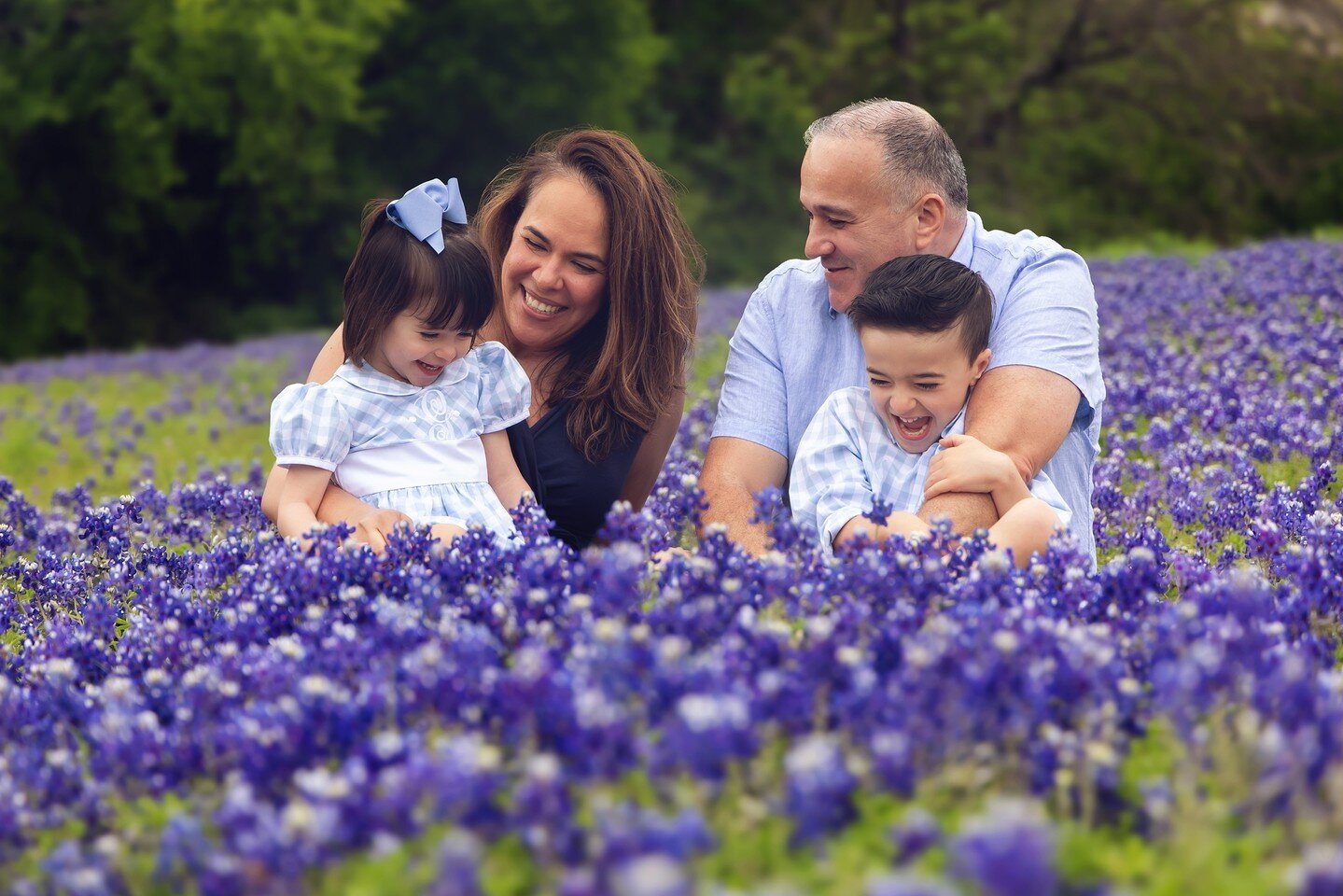 Look at this gorgeous family in the most lush bluebonnet field!  This was taken just this morning.  There are still spots available for you to grab so you don't miss out on this years amazing blooms.

#bluebonnetminisessions #bluebonnets #dallasfamil