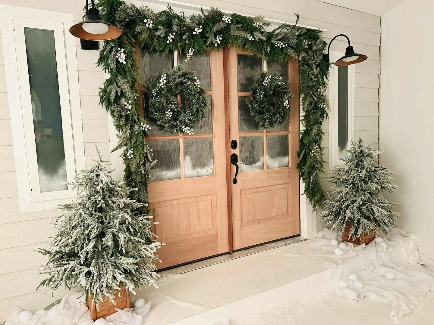 There is still time for Fall and Holiday Mini Sessions!  Our set is built and decorated and we can't wait to see you there.
