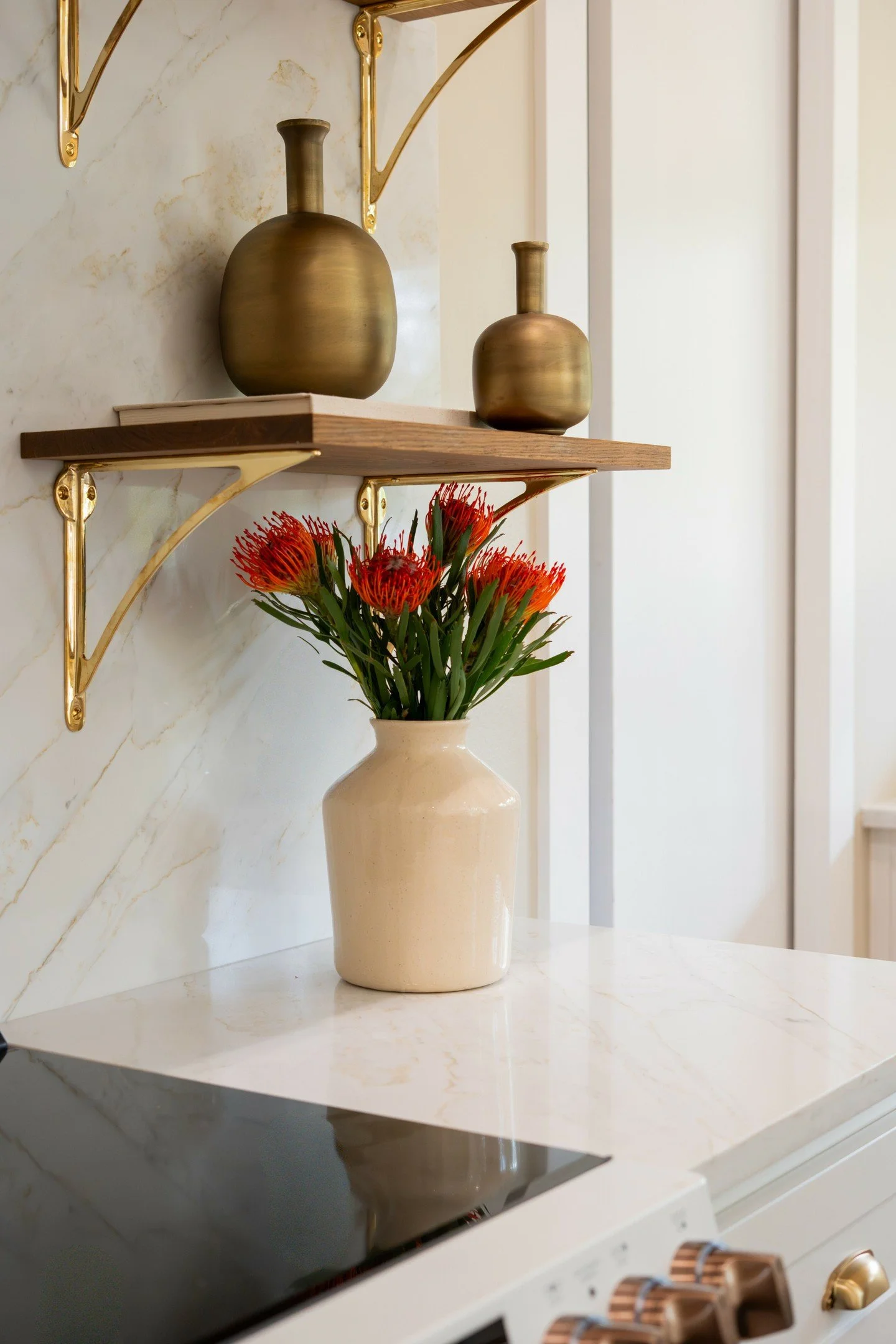 Holiday season, we&rsquo;re ready for you! Whether your Thanksgiving looks like dinner reservations or you&rsquo;re stepping into the hostess-with-the-mostest role, we&rsquo;ll be sharing some of our favorite kitchen + dining photos (and plenty of ti