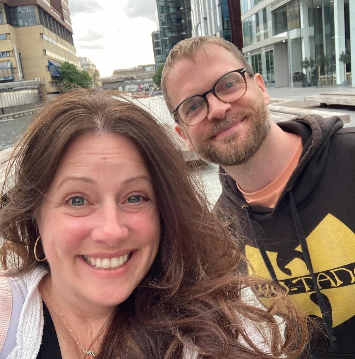 Amanda and the fam getting a tour of London from Mr. Wildcard and honorary 5th Wilson child, Dan. @urnamesnotdanurnotcomingin @betherewithbelson