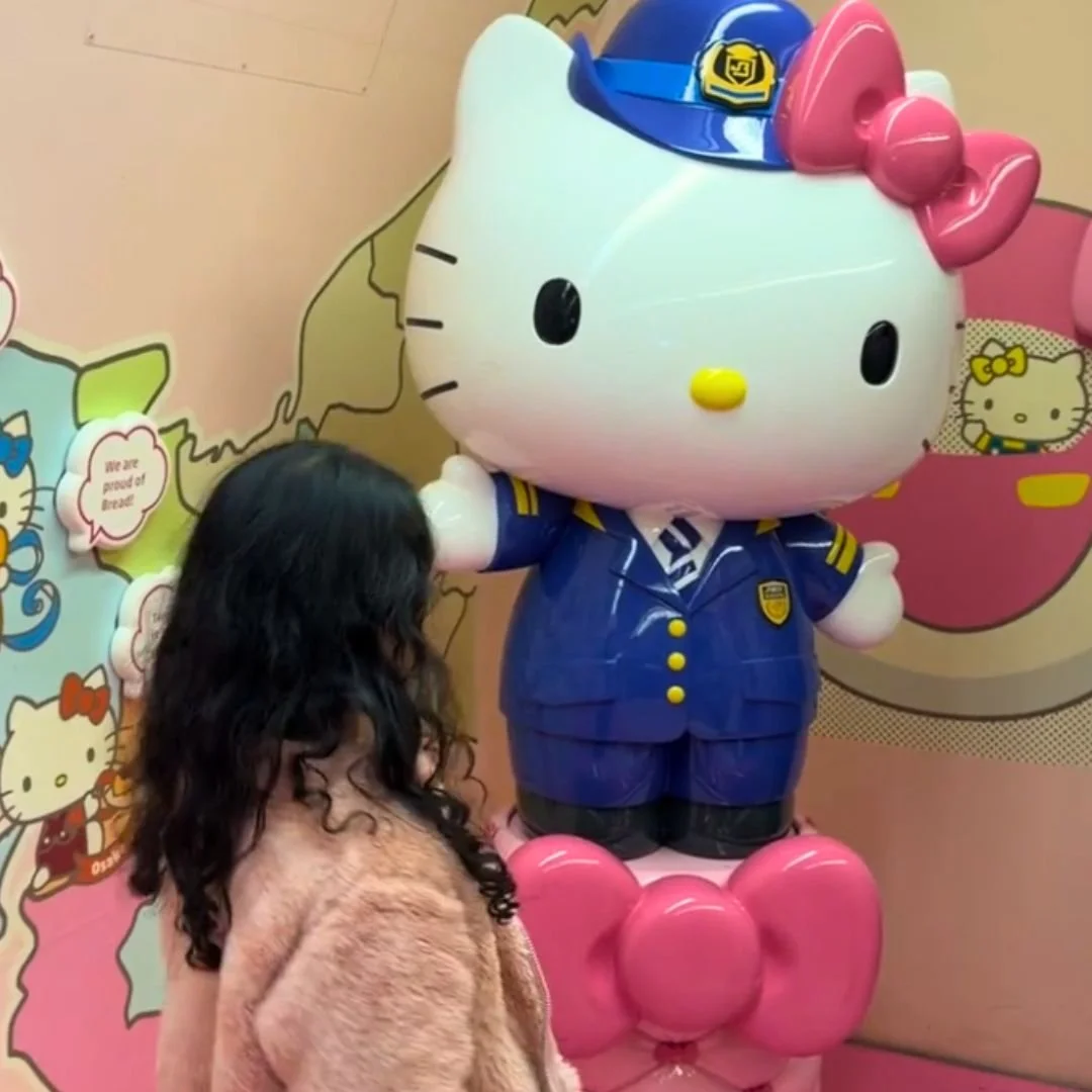 Car 2 - Photo Spot w/ Hello Kitty
