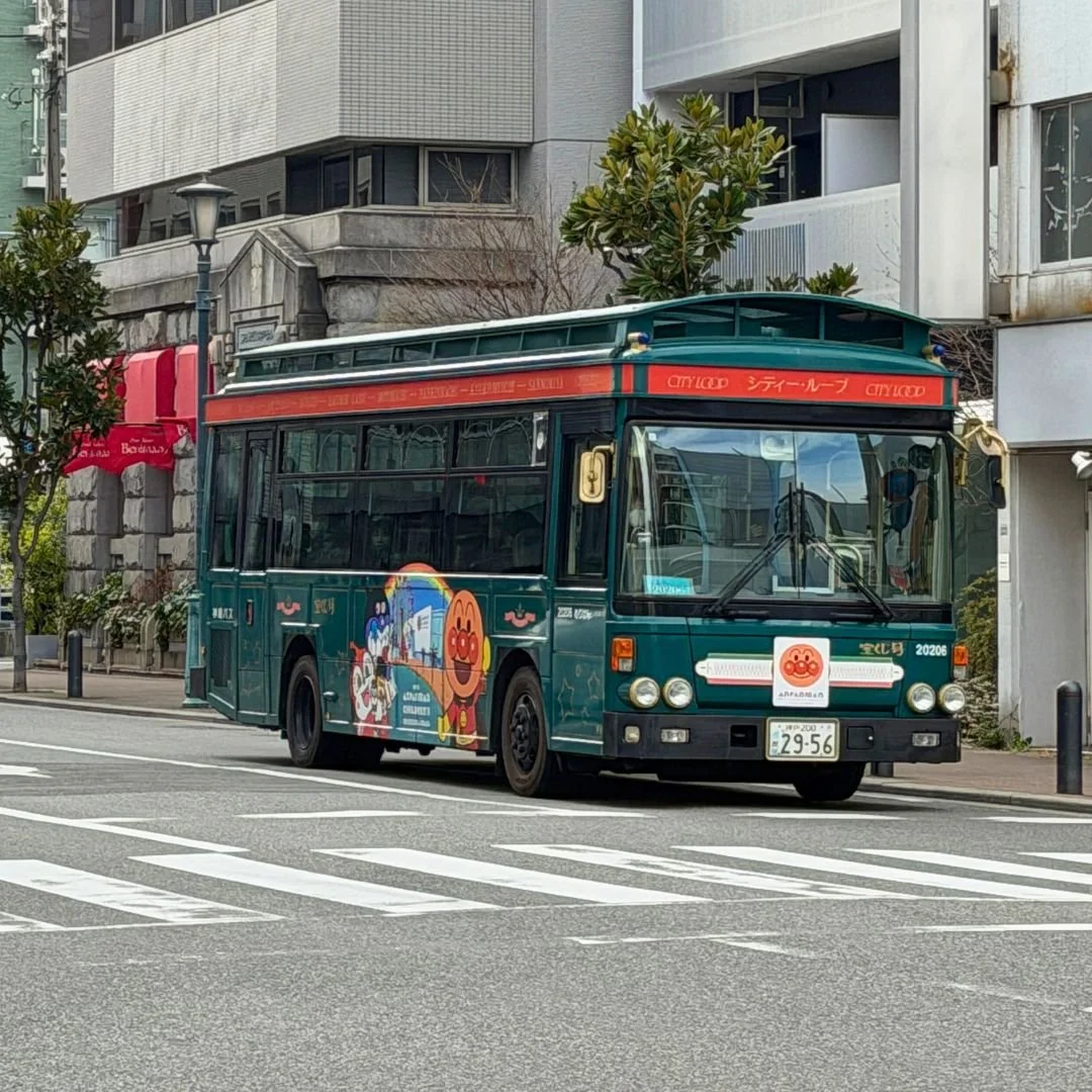 anpanman bus.jpg
