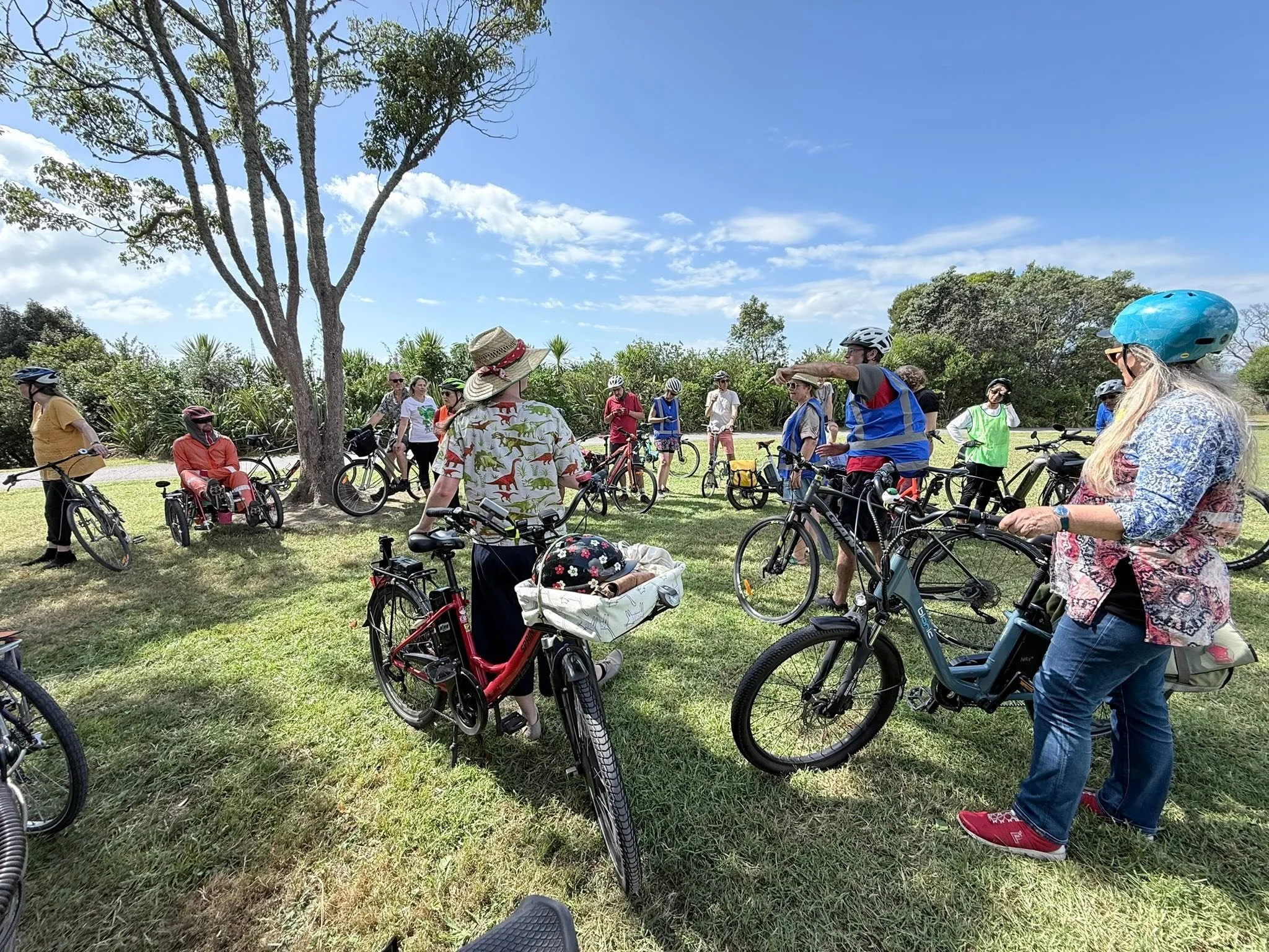 Across West Auckland, community bike groups are helping people discover local pathways, build confidence on two wheels and explore more of Tāmaki Makaurau. By bringing neighbours together for group rides and showing how cycling can connect with publi