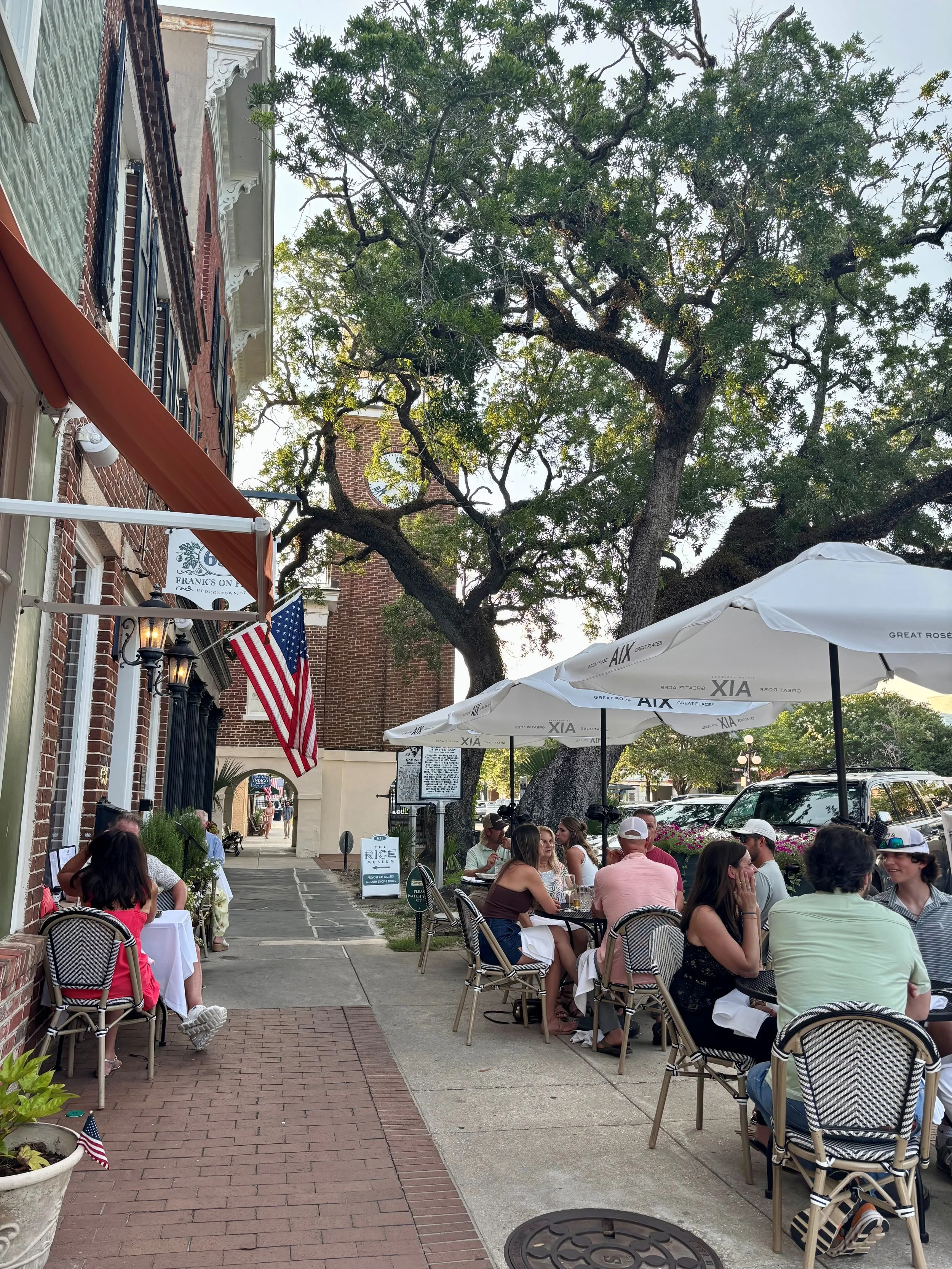 Sidewalk Dining.jpg