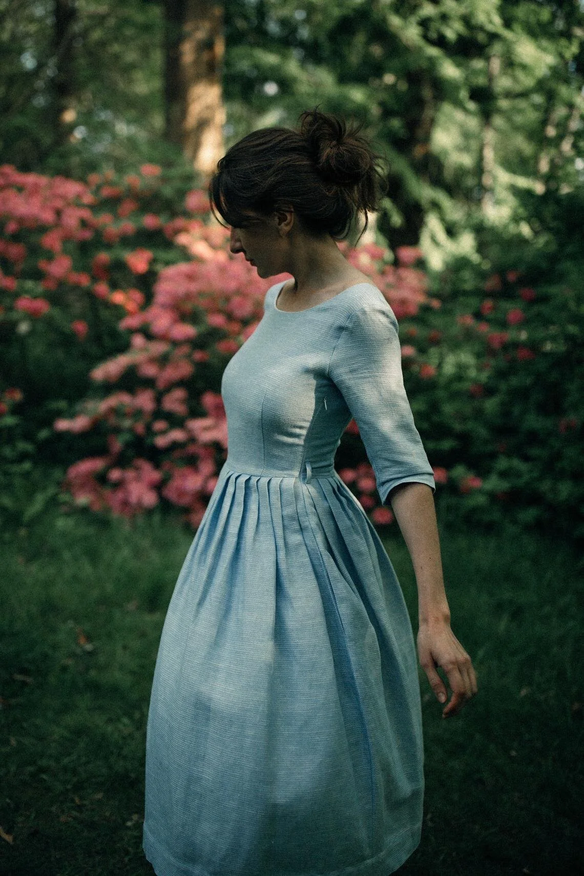 Retro-Chic Linen Wedding Dress MRS POMERANZ INC. Retro-Chic Linen Wedding Dress MRS POMERANZ INC.