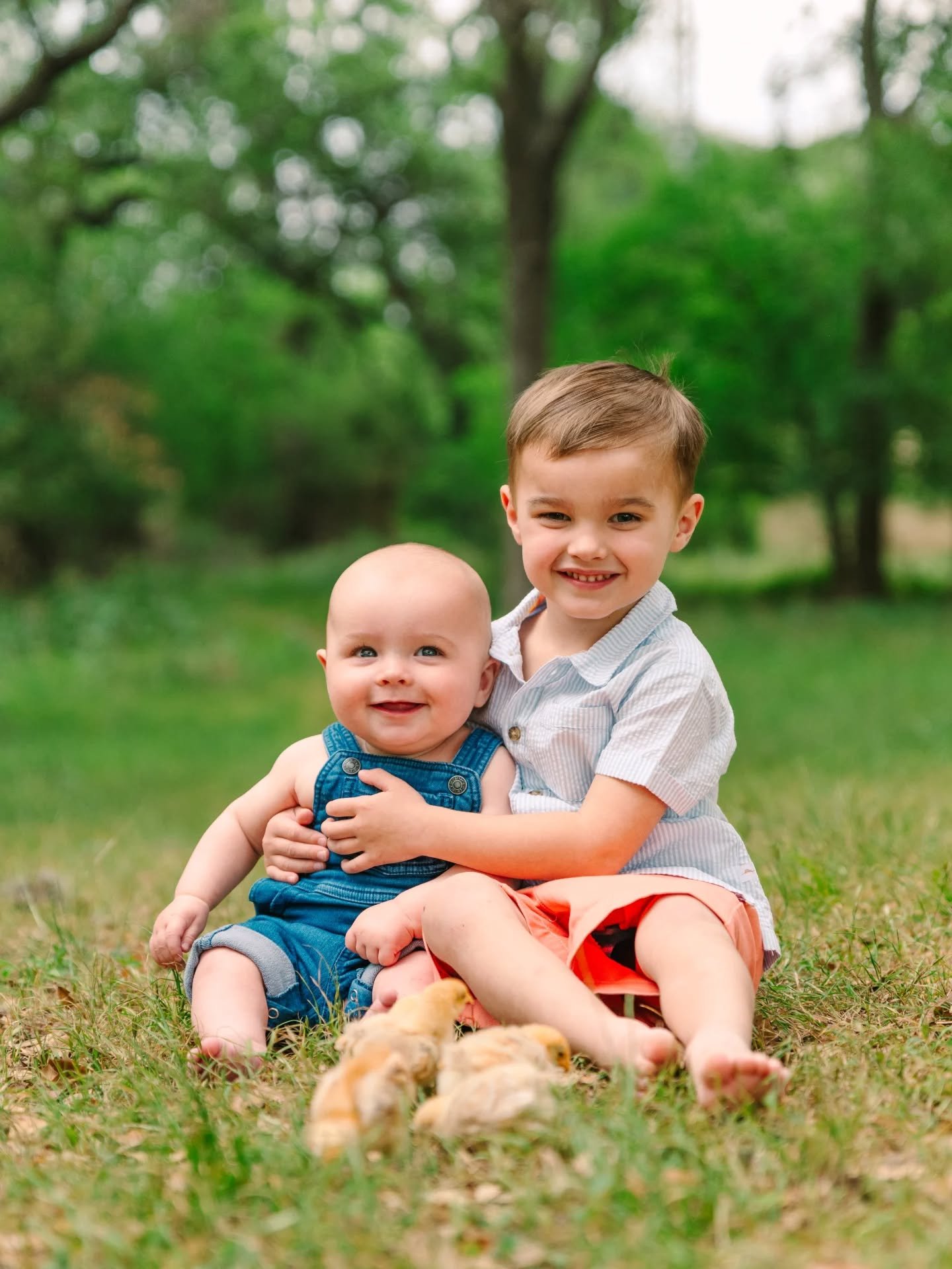 OH BROTHER 🥹
I seriously have some of the cutest clients 🩵 
A huge thank you to Vanessa for letting me capture some super fun memories of her family while they spend a short time in San Antonio. These are some of my favorite from their mini session