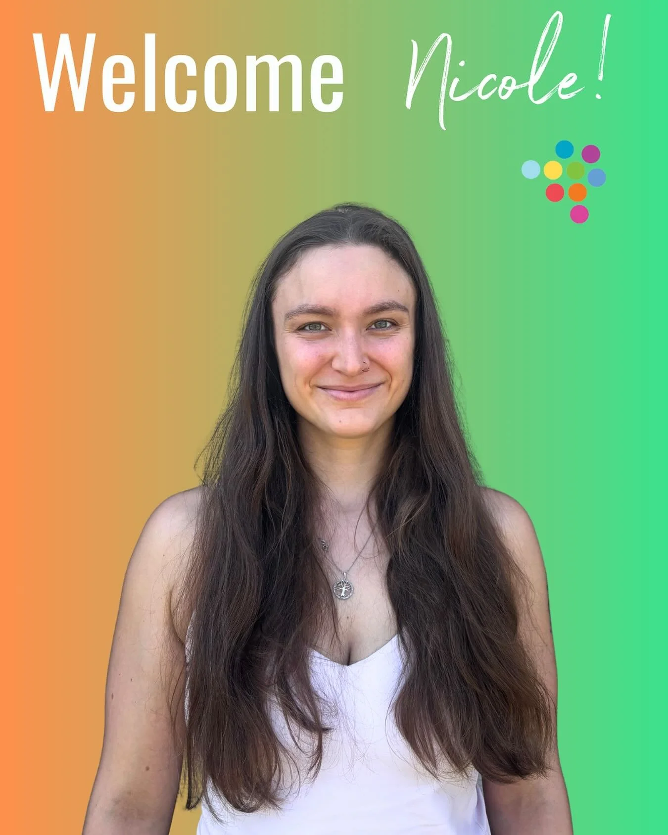 Let’s welcome Nicole to our Pod!🤩
Nicole is a 500-hour Registered Yoga Teacher, aerial coach, mat pilates instructor, and certified personal trainer. 
With a background in kinesiology and psychology, Nicole blends anatomical knowledge with a