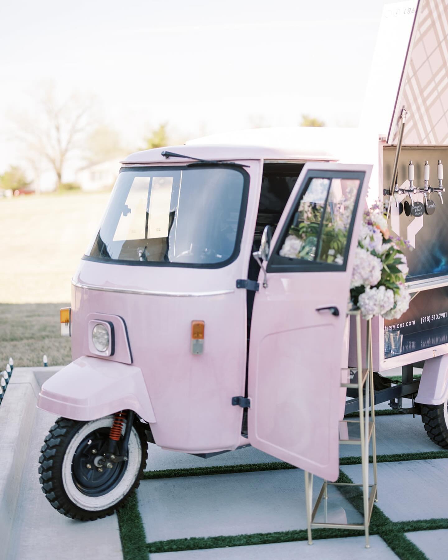 Mocktails anyone?! 🥂🪩🩷

Is this not the cutest pink trike from @platinumeventservicesok?! Such a fun addition to any cocktail hour 🤗✨

#glasschapelwest #glasschapel #oklahomaweddingvenue #tulsaweddingvenue #dallasweddingvenue #texasweddingvenue #