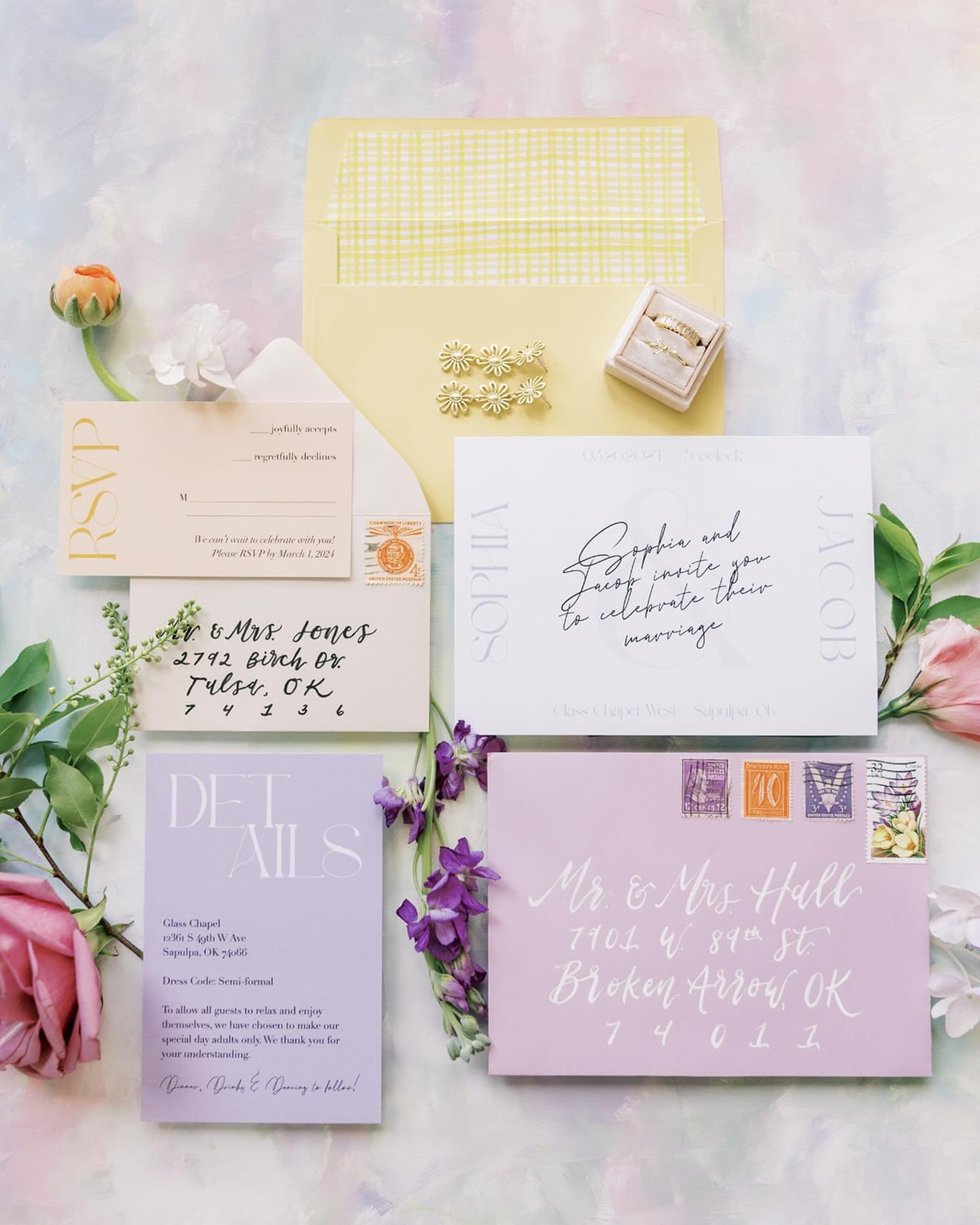 @solmer__ + @theletterjstudio + @andibravo_ = some pretty dreamy flatlays 🤩 

We&rsquo;ve said it before, but we will say it again: details make all the difference 💫 and hey, they even make the most perfect keepsakes 💛

Photo: @maiigo + @andibravo