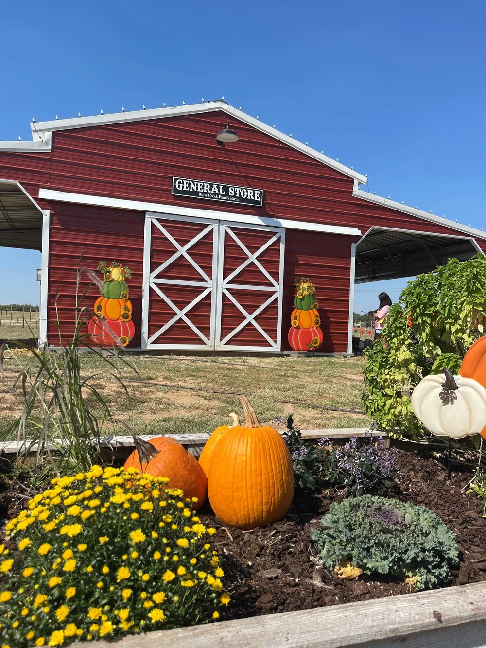 The red barn at Ruby Creek Family Farm, a classic fall photo backdrop