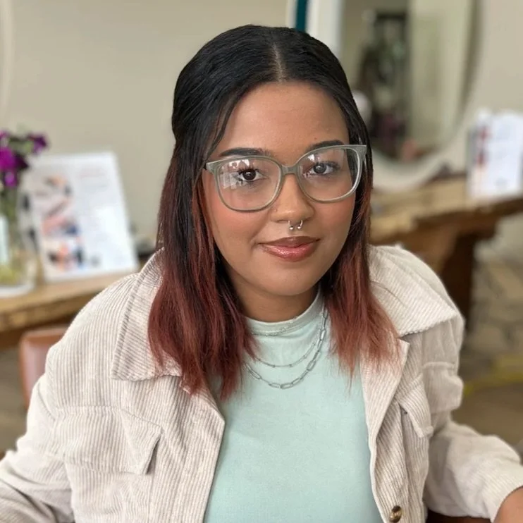 Happy Birthday to our glow-getting esthi Ariana! 🌿✨ 

We hope your day is glowy, cozy, and full of joy.