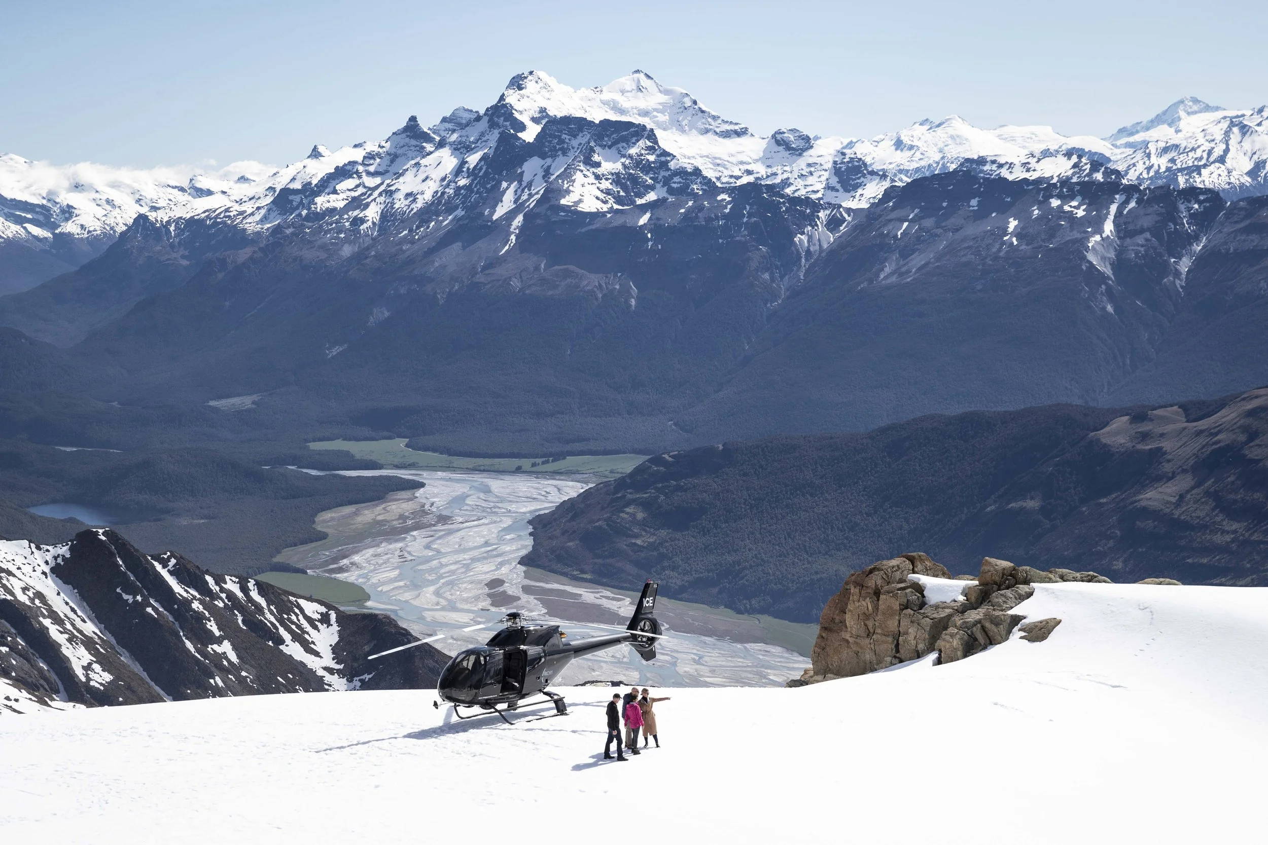 helicopter-snow-landing-glenorchy.jpg