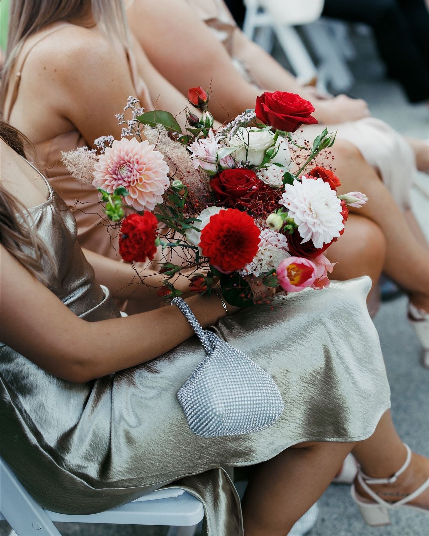 Spot on The bag 🎀
All about details !

📸 @wildfolkphotography