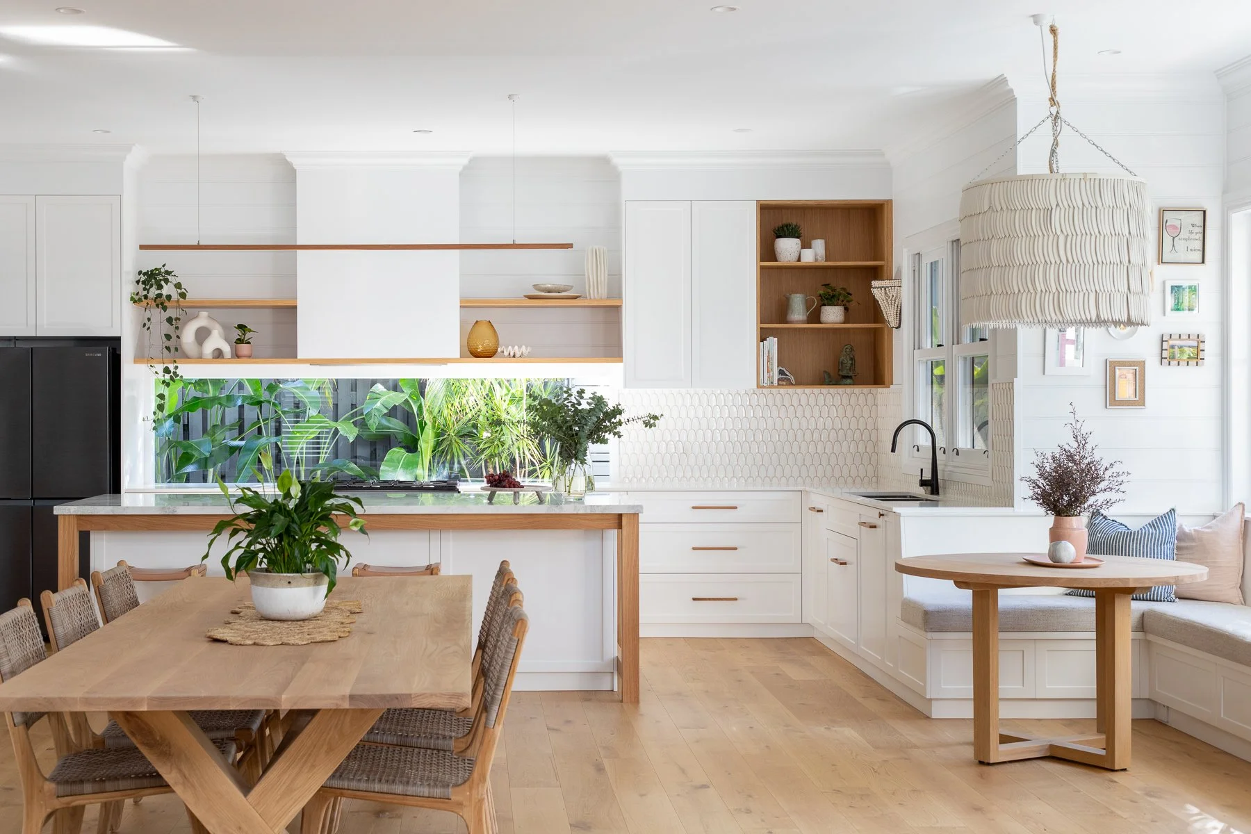Queensland kitchen design, oak kitchen, kitchen island, pendant light, Kalinga, Brisbane interior designer