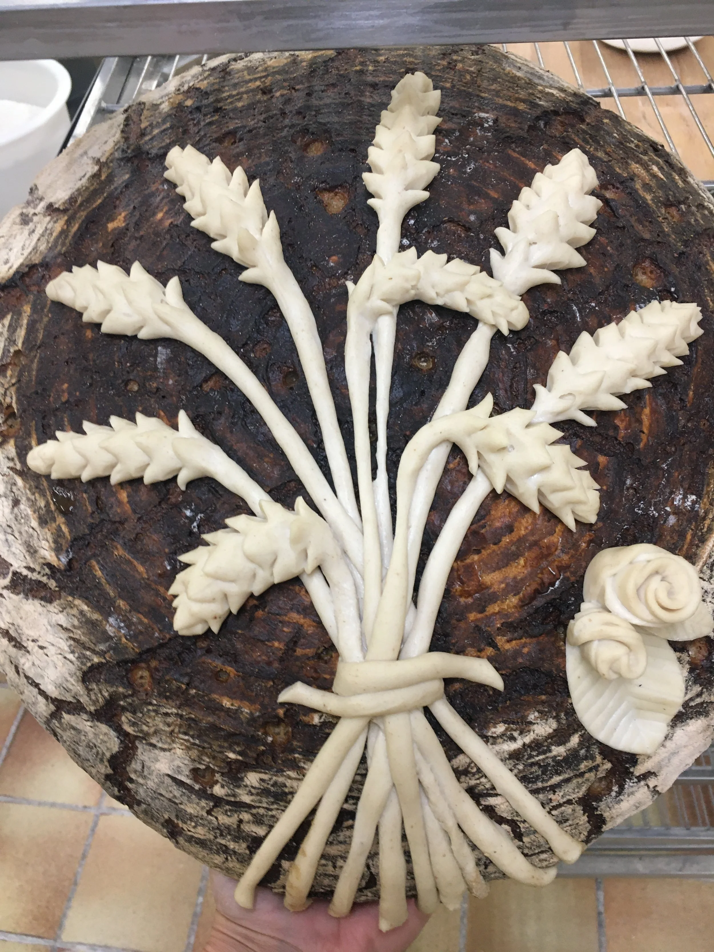 Zorahs-Sauerteig-Manufaktur-Erntedank-Brot.JPG