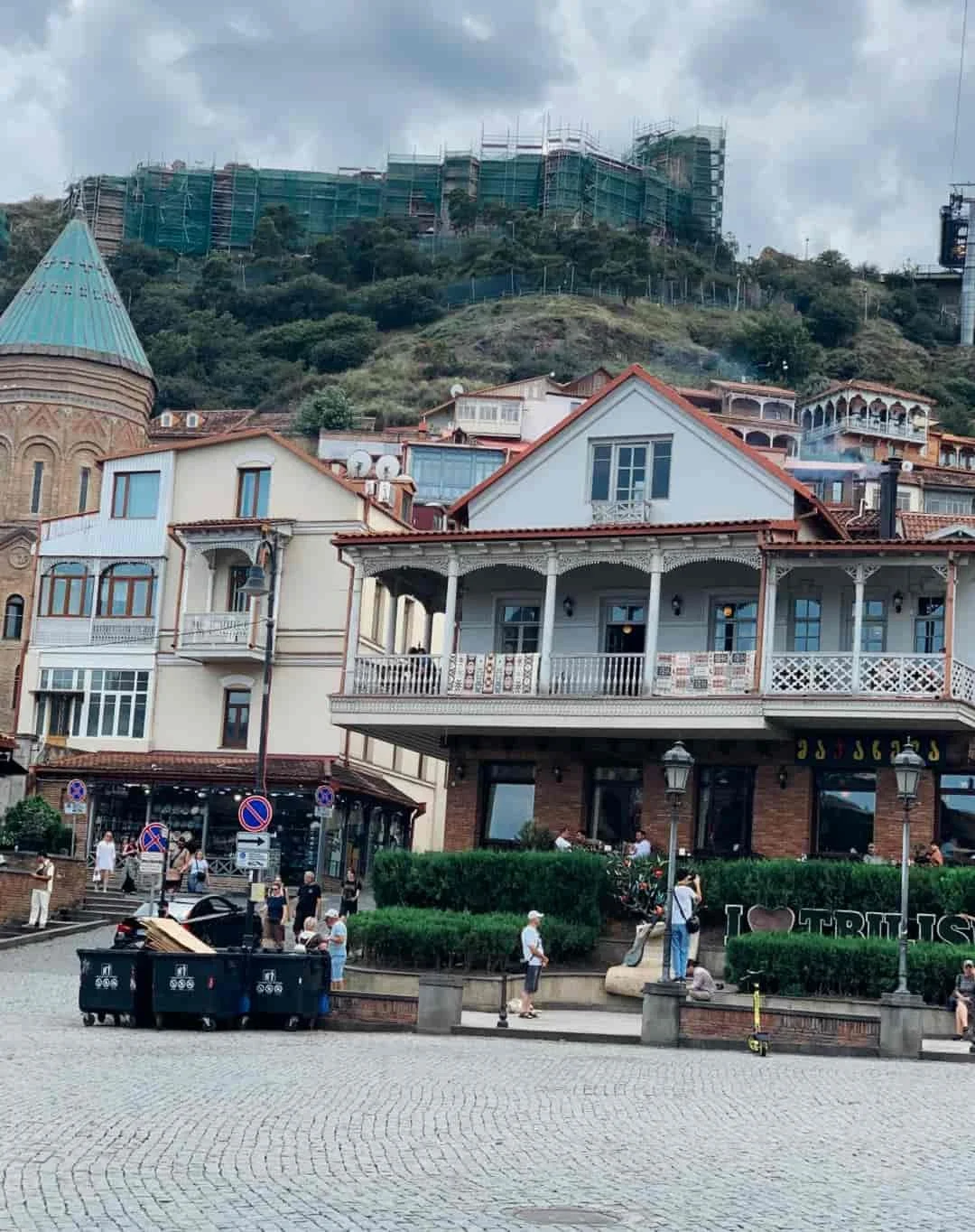 tbilisi stare miasto twierdza narikala.jpg