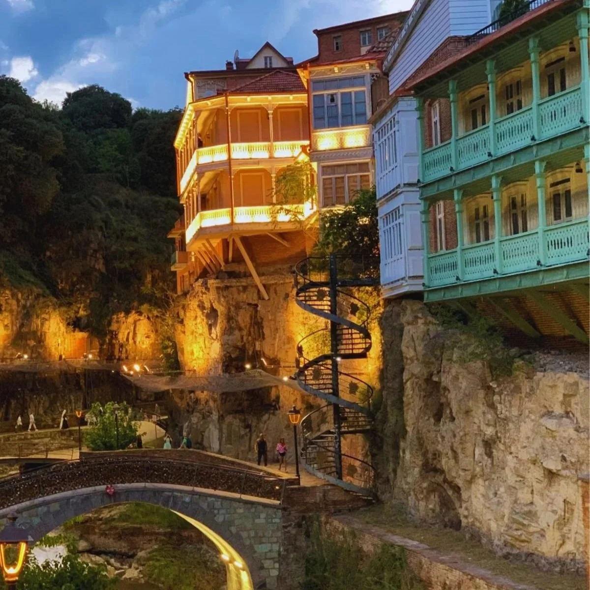 TBILISI po zmroku