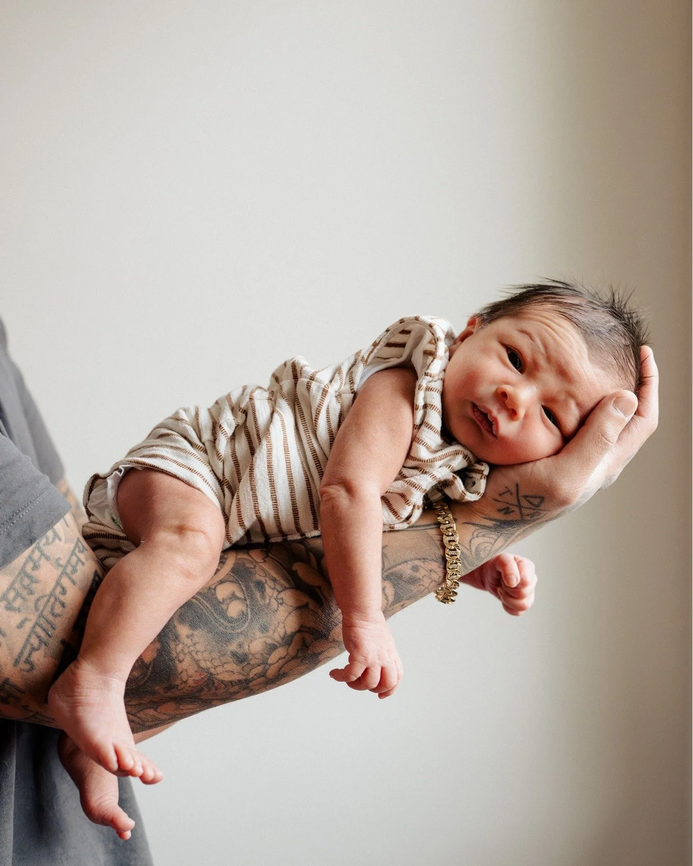 In the last few months of my pregnancies, I did not have the brain capacity to think about when to book newborn photos. Maybe it was just me, but honestly - all my energy went into growing a tiny human.

So, for the mamas out there operating on reduc