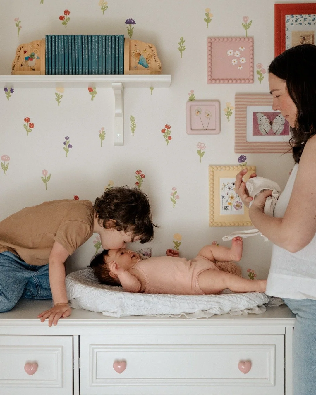 An in-home family session that feels relaxed, playful, and completely you. Isn't that what we all want?

kids are full of energy - and that&rsquo;s exactly what I love. They light up when they get to show me their favourite spaces: their bedroom, the