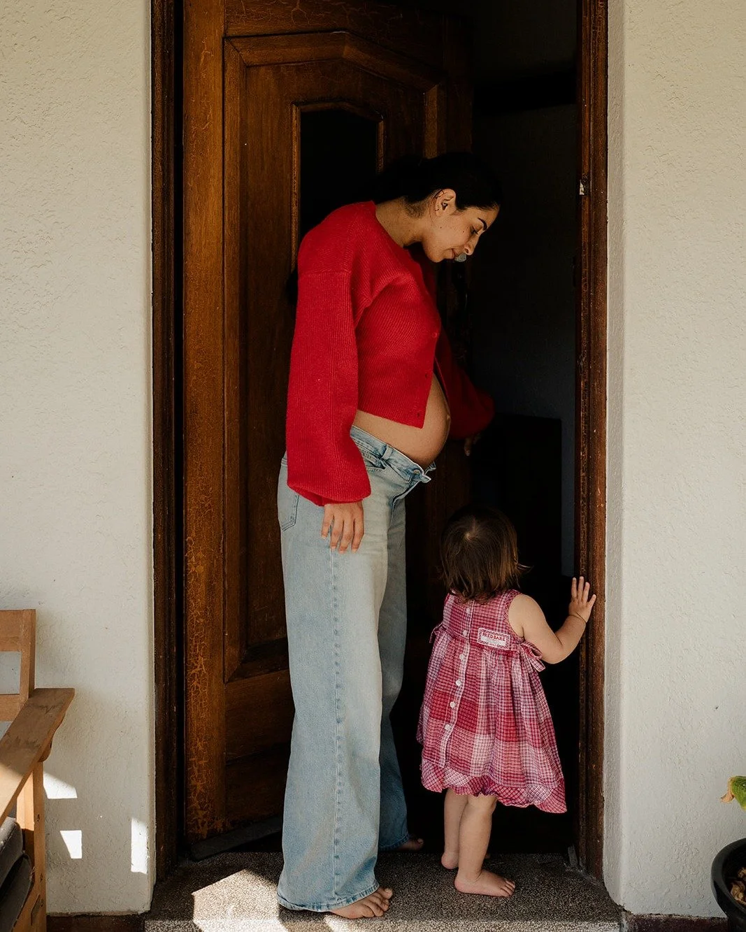 Maternity sessions - but the kind you can truly enjoy and relax into.
No forced posing or trekking up hills. No outfits you&rsquo;re tugging at the whole time.

Just you, at home, in a space where you feel the most comfortable. A cozy couch to curl i