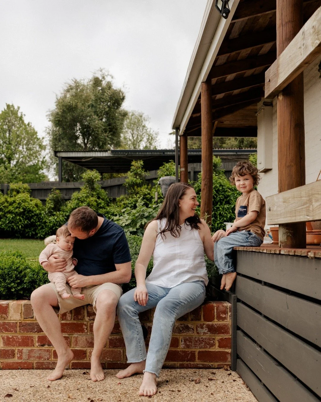 Summer is the perfect season for family photos right at home. Soaking up the sunshine in your own backyard, front yard, side yard, courtyard, even the driveway! 

If it&rsquo;s part of your family&rsquo;s world, I&rsquo;ll be there with my camera.

T