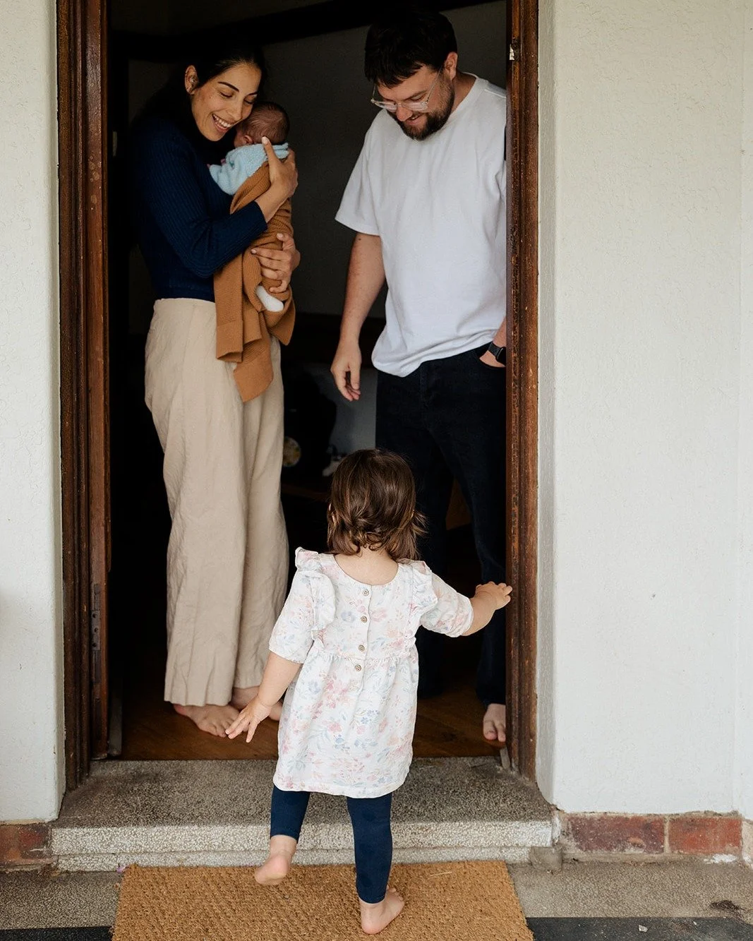 Do you remember carrying your baby through your front door for the first time?
The excitement. The anticipation. The quiet little &ldquo;oh crap&hellip; what do we do now?&rdquo; moment as you realise they just&hellip; let you leave the hospital with