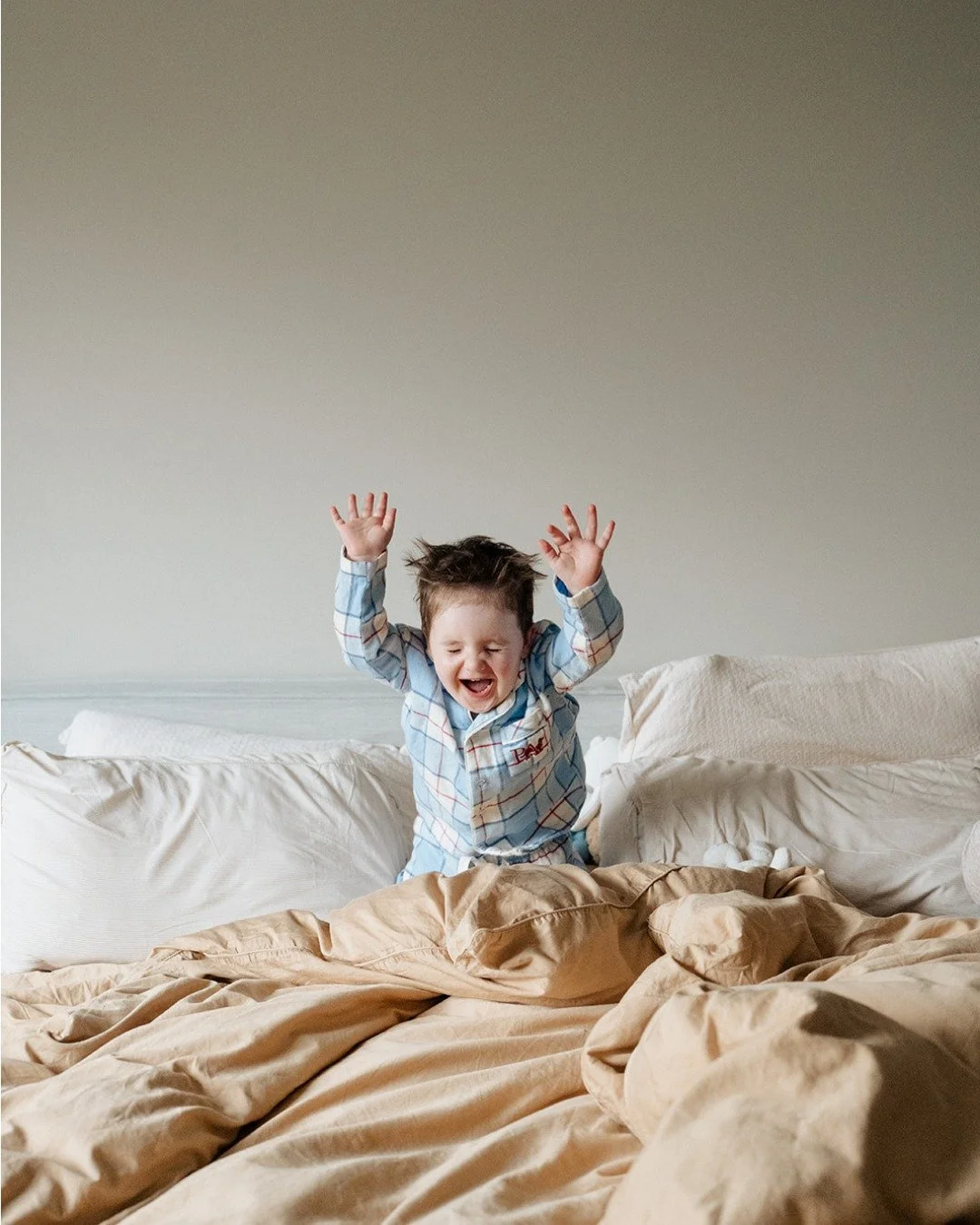 My family sessions are called Barefoot at Home - and for good reason.

In your photos, I want all the comfort you can possibly imagine. And when you&rsquo;re at home, *most* people aren&rsquo;t wearing shoes&hellip; so I want to lean into that.

No s