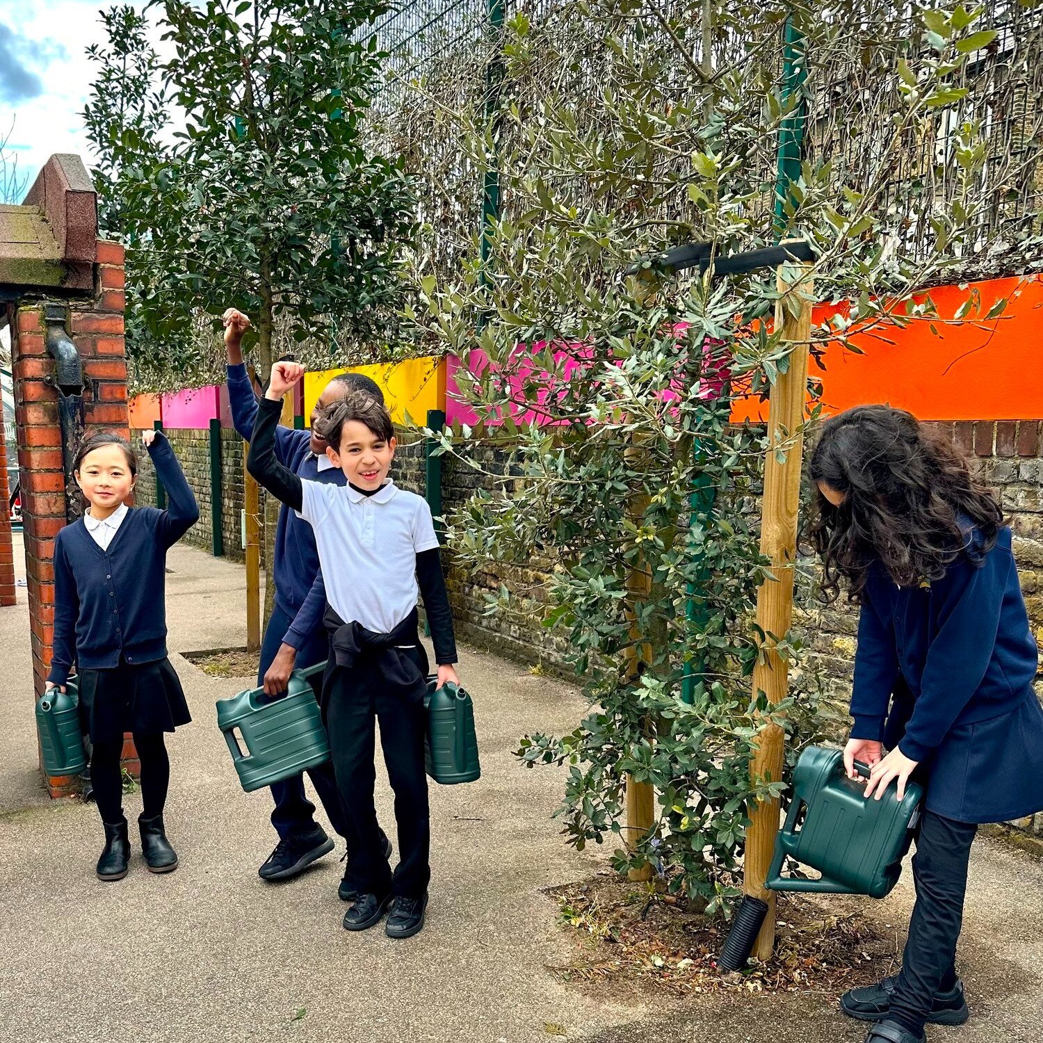 Lewisham and Southwark schools can sign up now for new  trees! ✍🏻🌳🏫

Schools in the London boroughs of Lewisham and Southwark that would like to join our transformative school trees project can register now for the upcoming 24/25 planting season. 