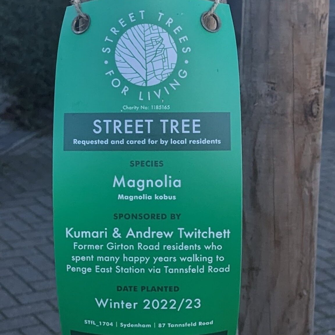 Gifting from afar! 🌏🎁🤗

After we plant new trees we add these distinctive green labels (unless the trees are part of a special project). 🌳🪧

They are important for several reasons:
🌿they inform the community of our work
🌿 give people more info