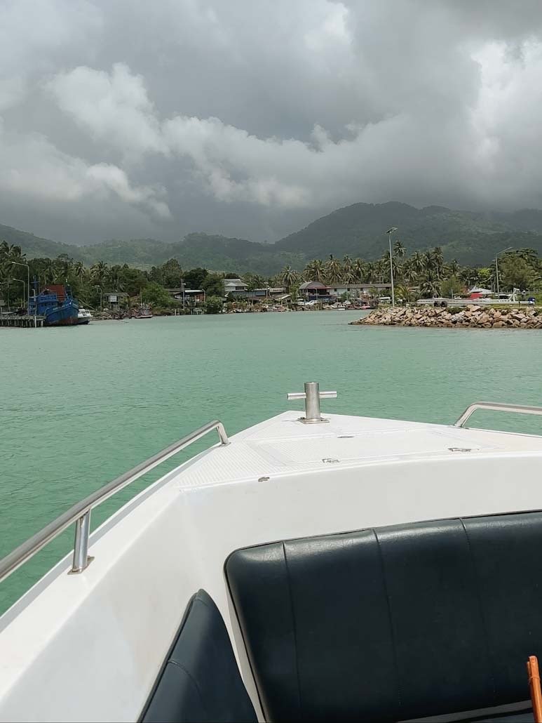 Anantara Rasananda speedboat arrival.JPEG