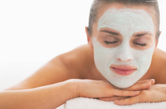 Revitalising facial treatment