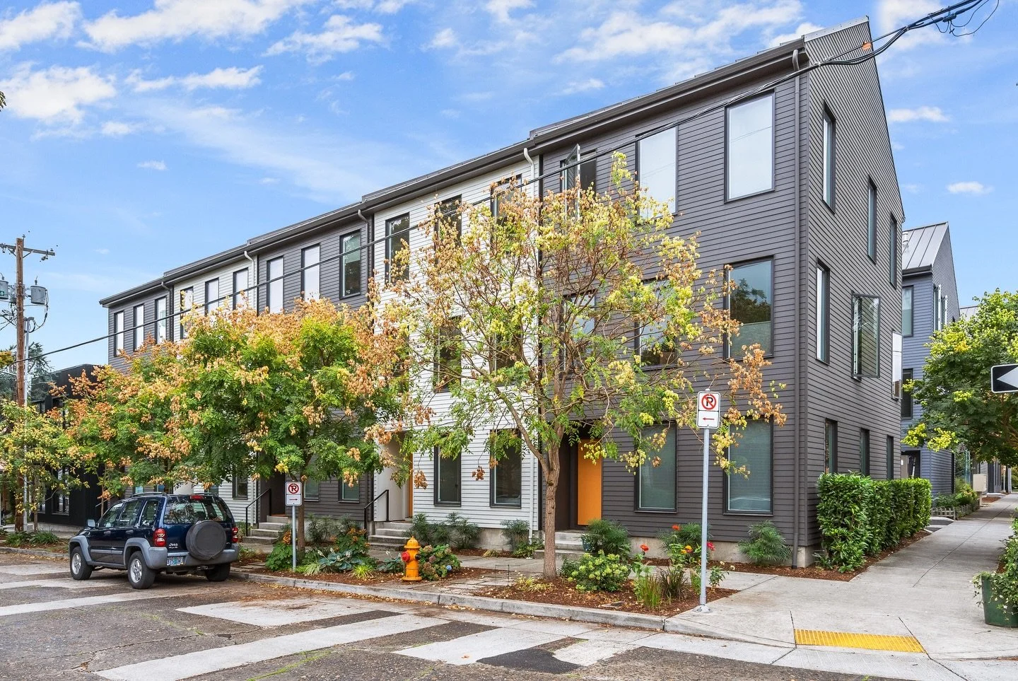 &bull;
&bull;
&bull;
1604 SE Claybourne St
Portland, OR 97202