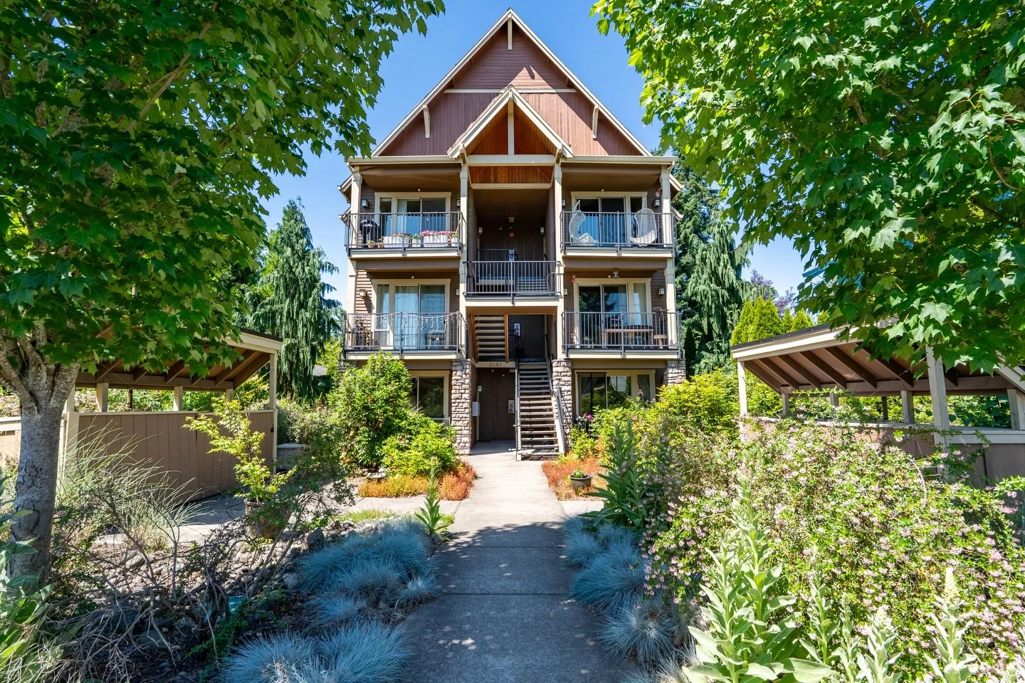 &bull;
&bull;
&bull;
2101 SE Ellis St
Portland, OR 97202