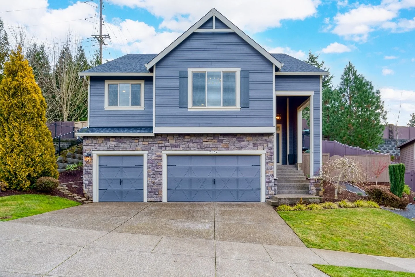 &bull;
&bull;
&bull;
2937 Winkel Way
West Linn, OR 97068