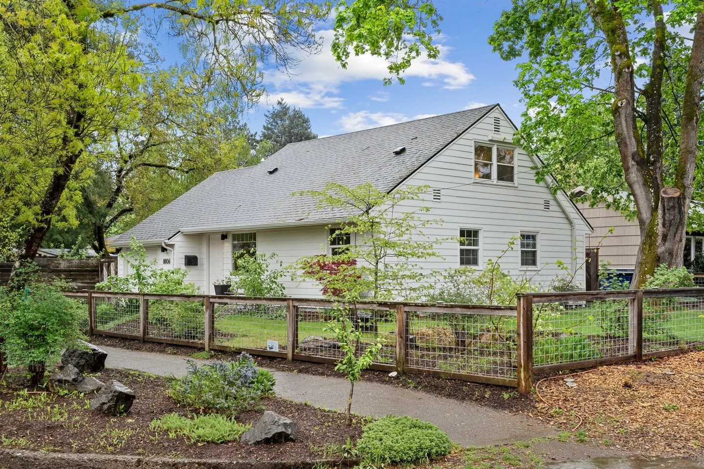 8806 SE Taylor St &bull; Portland