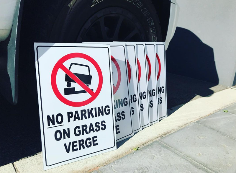 No parkign on grass or verge.png