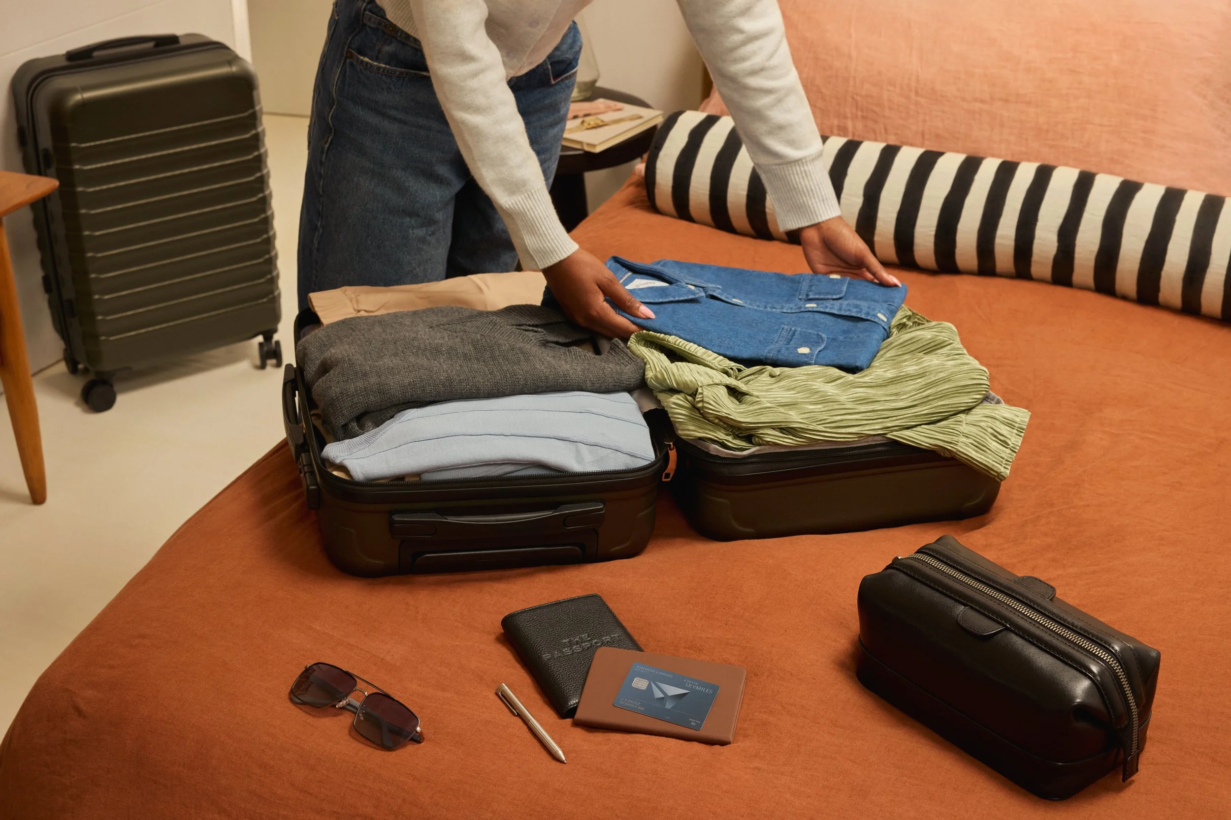Amex_DeltaCardRefresh2026_Packing_Business.jpg